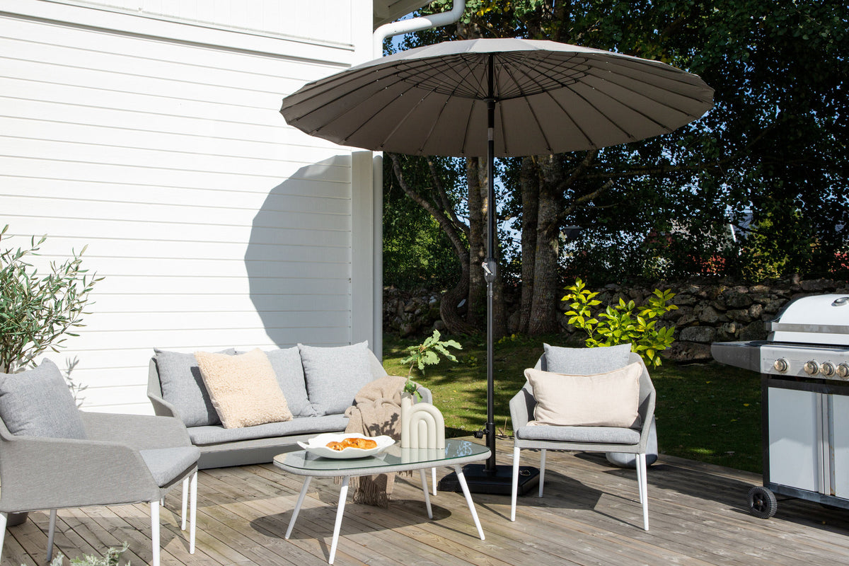 Palmetto Sonnenschirm in Grau präsentiert im Onlineshop von KAQTU Design AG. Sonnenschirm ist von Venture Home
