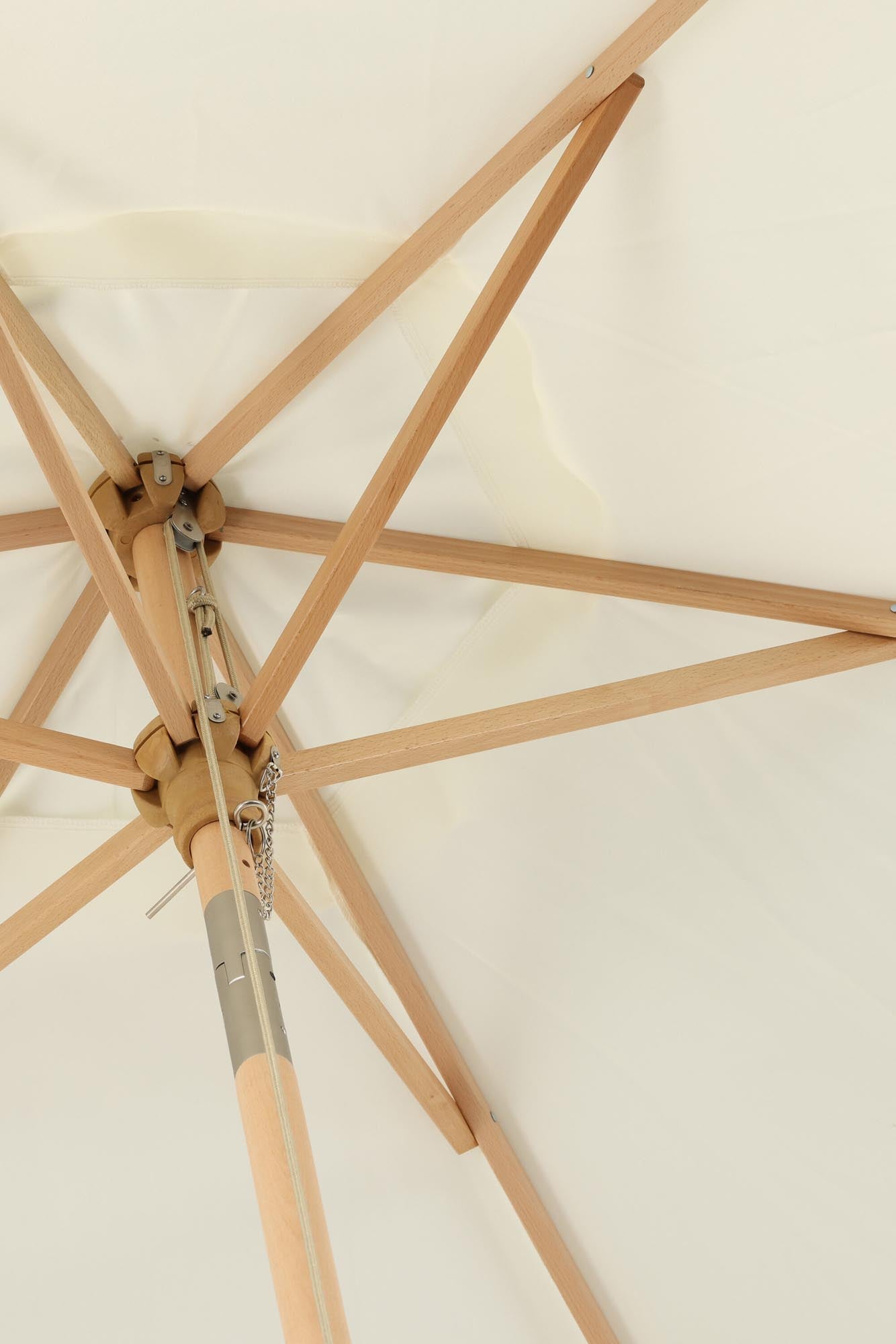 Corypho Sonnenschirm von Venture Home: Stilvoller Sonnenschutz mit robustem Design, ideal für Garten und Terrasse.