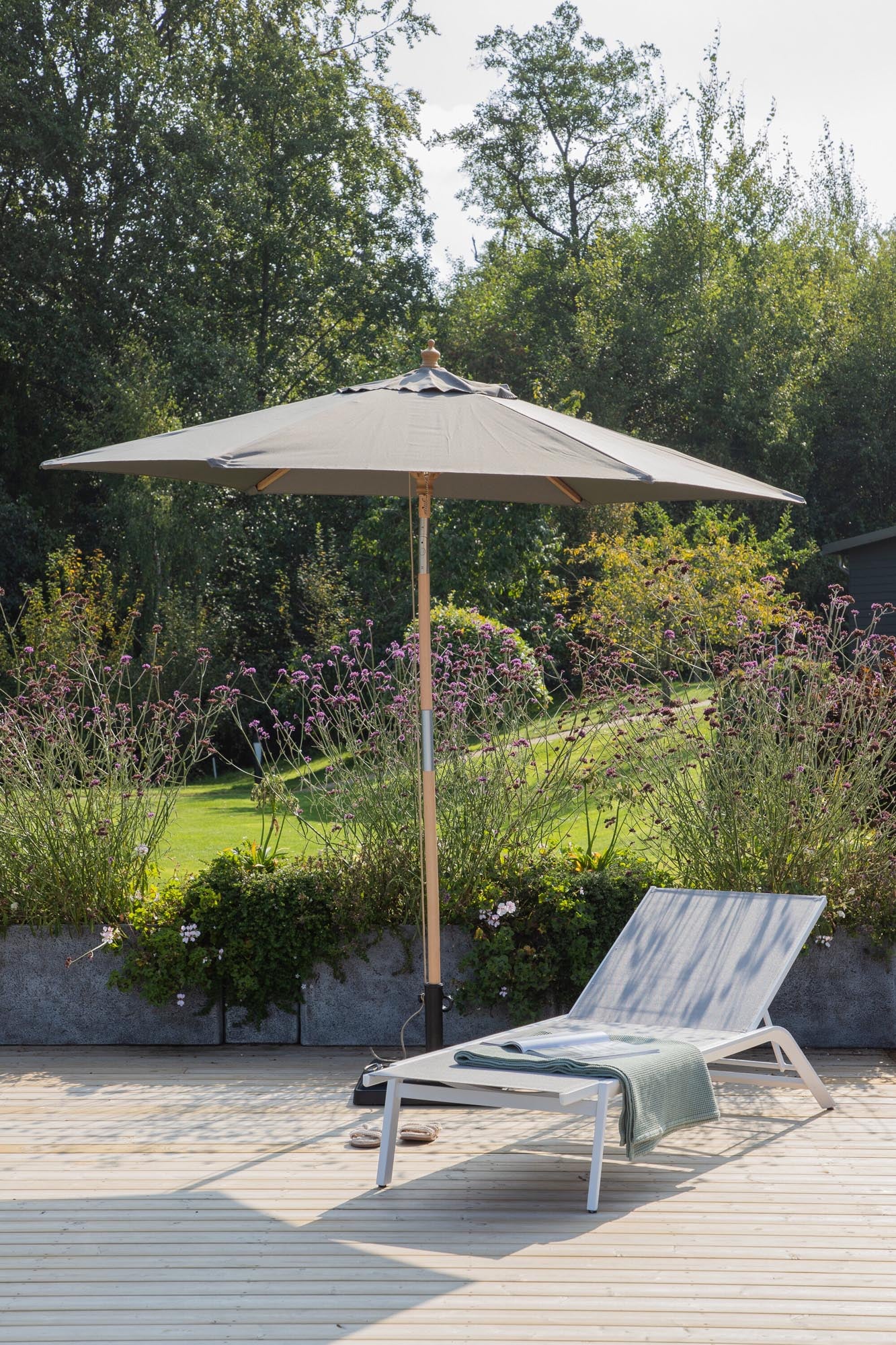 Corypho Sonnenschirm von Venture Home: Eleganter Sonnenschutz, langlebig und perfekt für Terrasse, Balkon oder Garten.