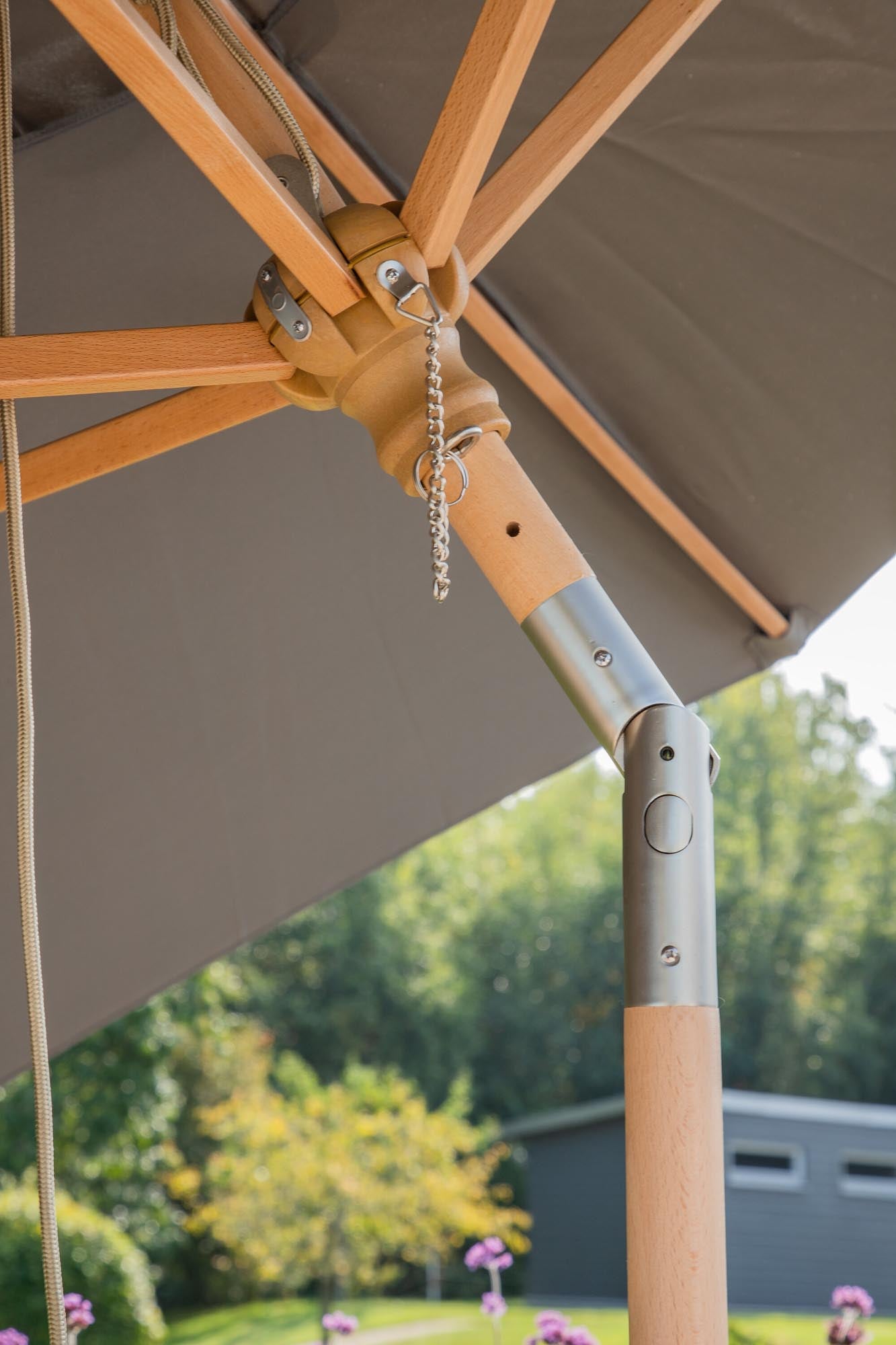 Corypho Sonnenschirm von Venture Home: Stilvoller Schutz vor Sonne, robust und ideal für Garten, Balkon oder Terrasse.