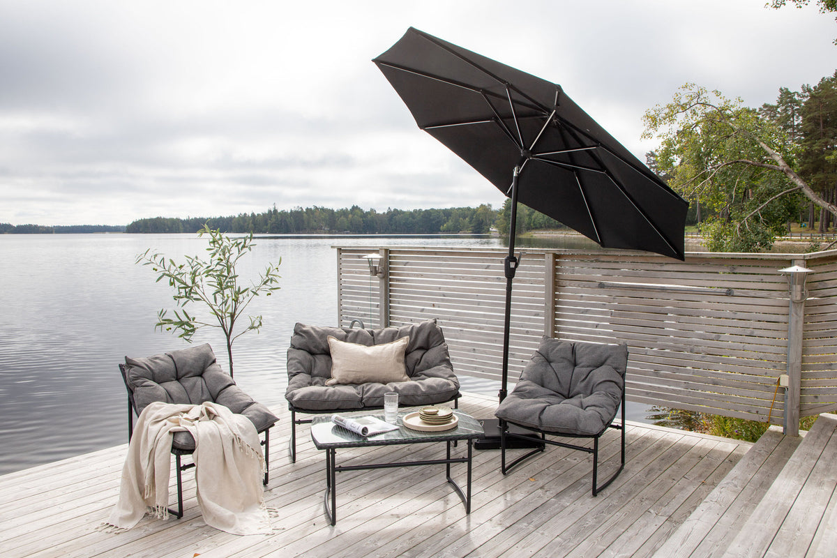 Sabal Sonnenschirm in Schwarz präsentiert im Onlineshop von KAQTU Design AG. Sonnenschirm ist von Venture Home