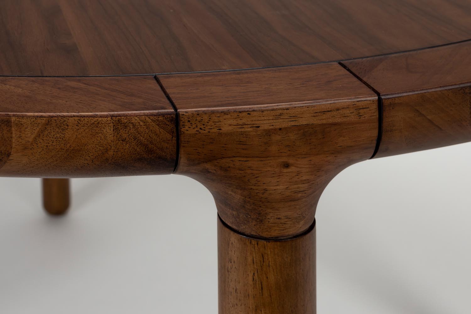 Moderner Tisch Storm von Zuiver, ideal für Esszimmer oder Büro, mit stilvollem Design und hochwertiger Verarbeitung.