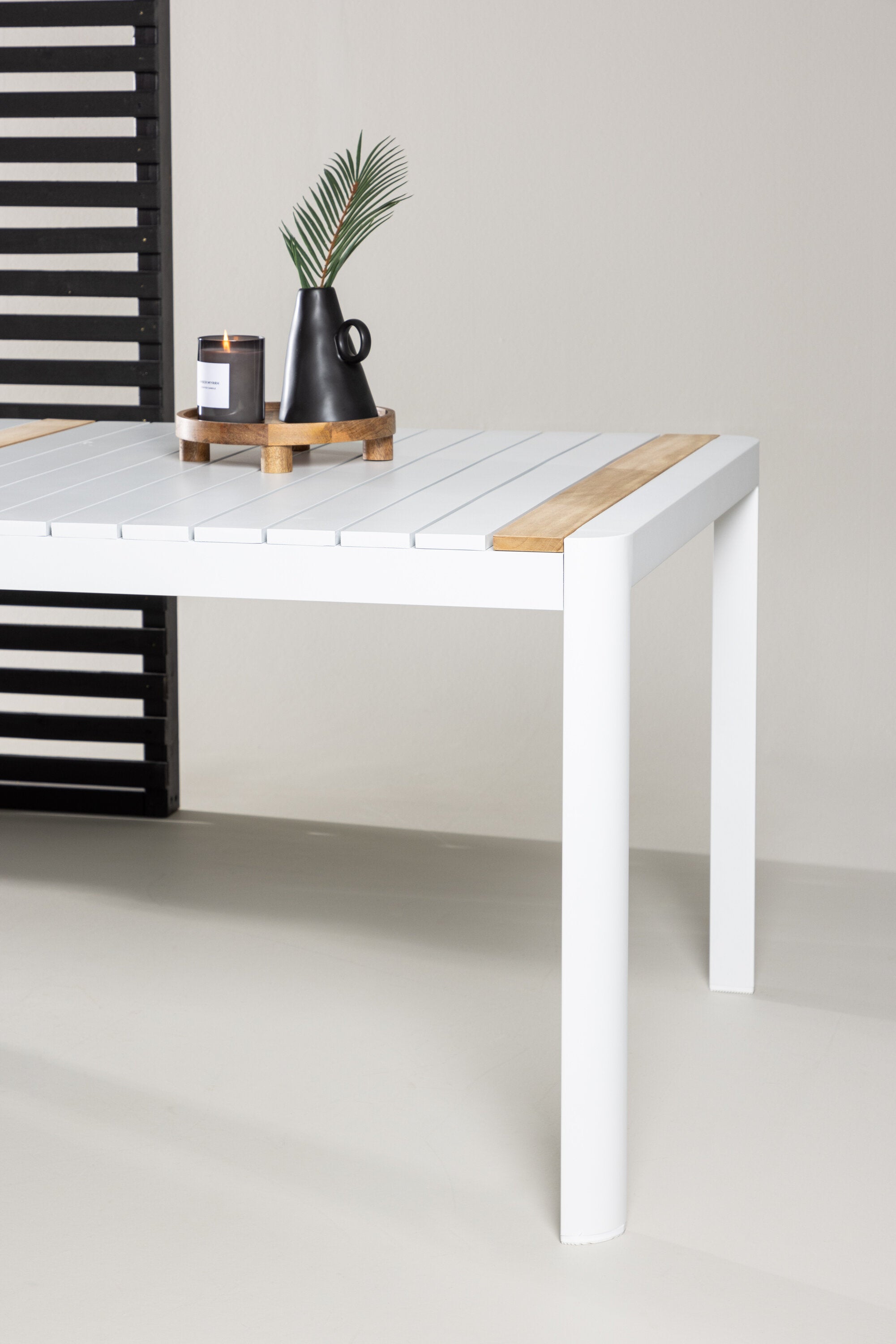 Togo Gartentisch in Weiss präsentiert im Onlineshop von KAQTU Design AG. Gartentisch ist von Venture Home