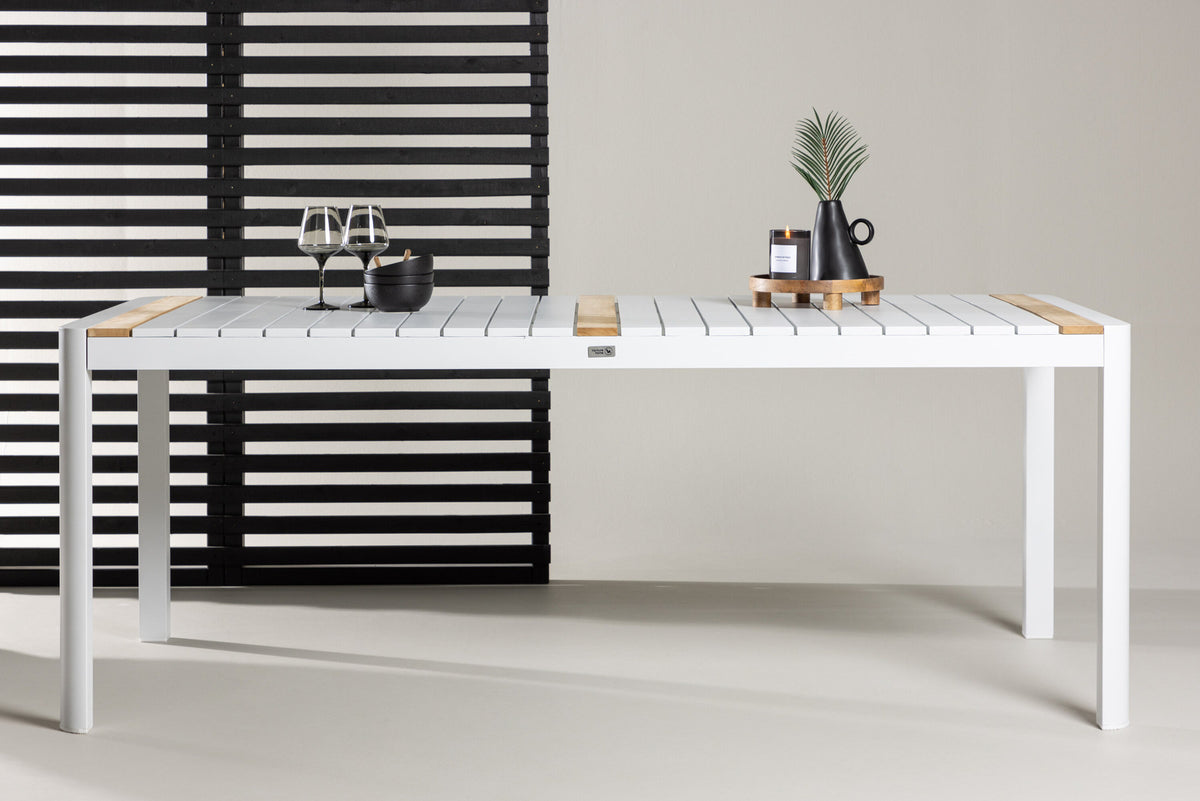 Togo Gartentisch in Weiss präsentiert im Onlineshop von KAQTU Design AG. Gartentisch ist von Venture Home