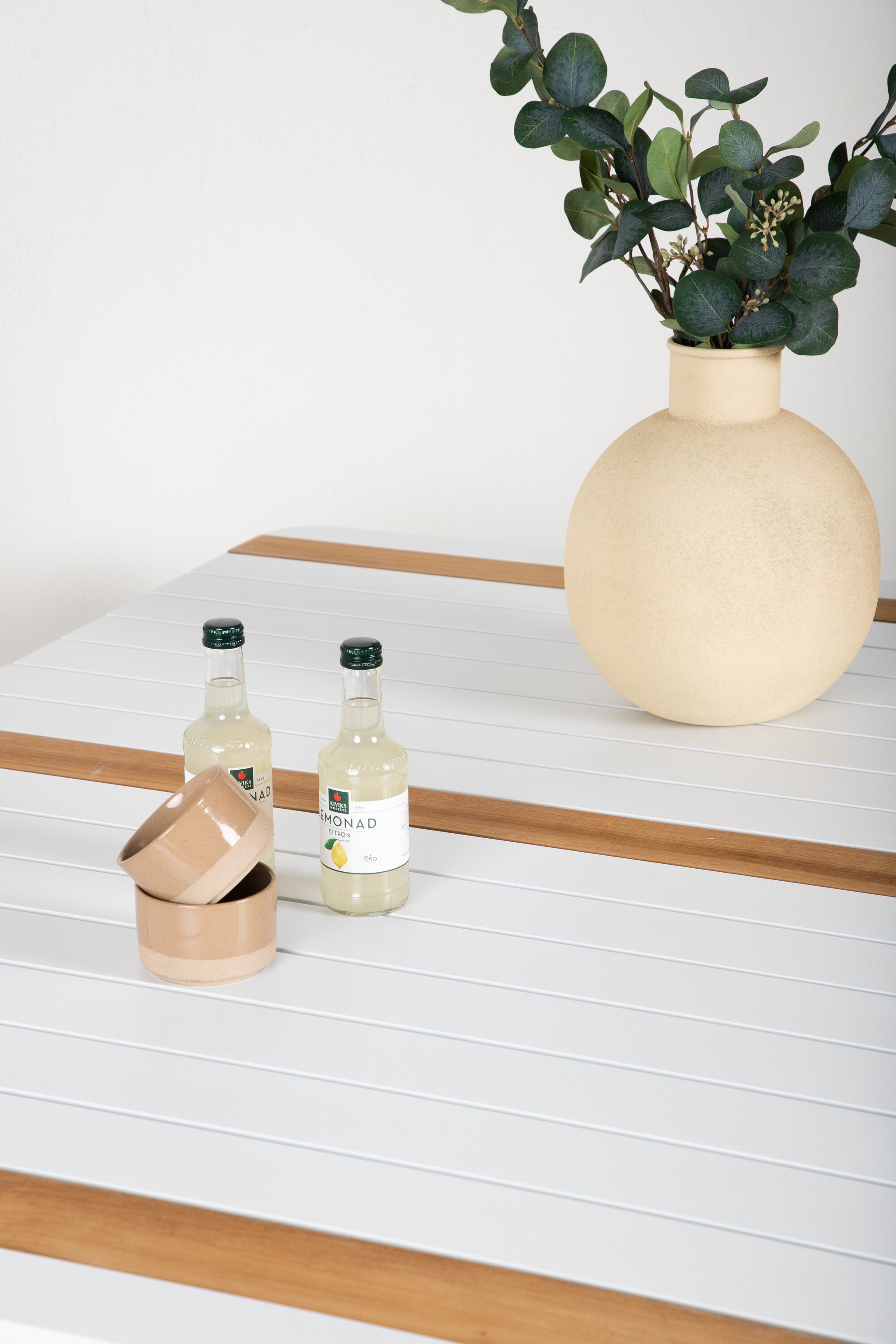 Togo Gartentisch in Weiss präsentiert im Onlineshop von KAQTU Design AG. Gartentisch ist von Venture Home