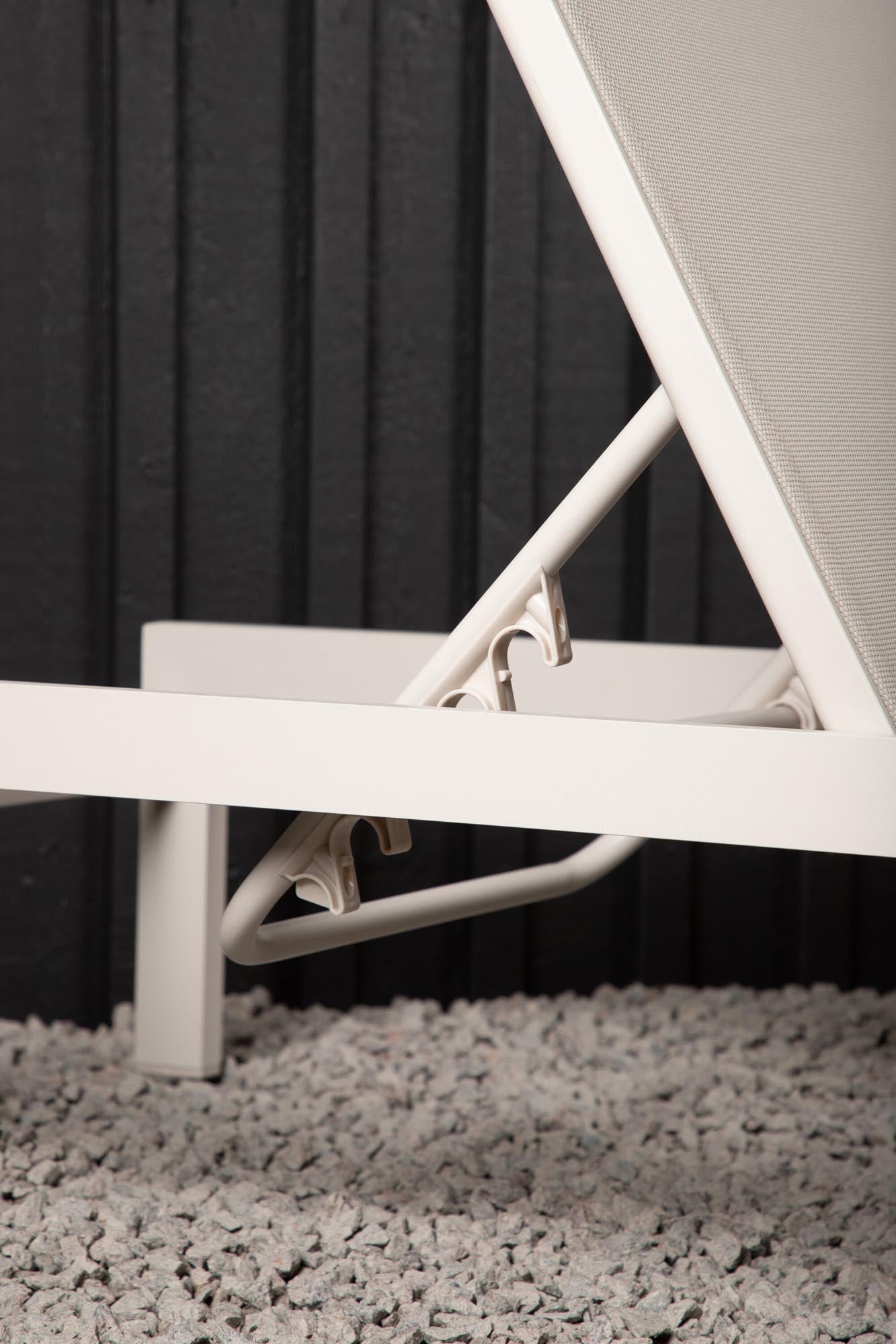 Die Copacabana Sonnenliege von Venture Home vereint modernes Design und Komfort für entspannte Momente im Garten.