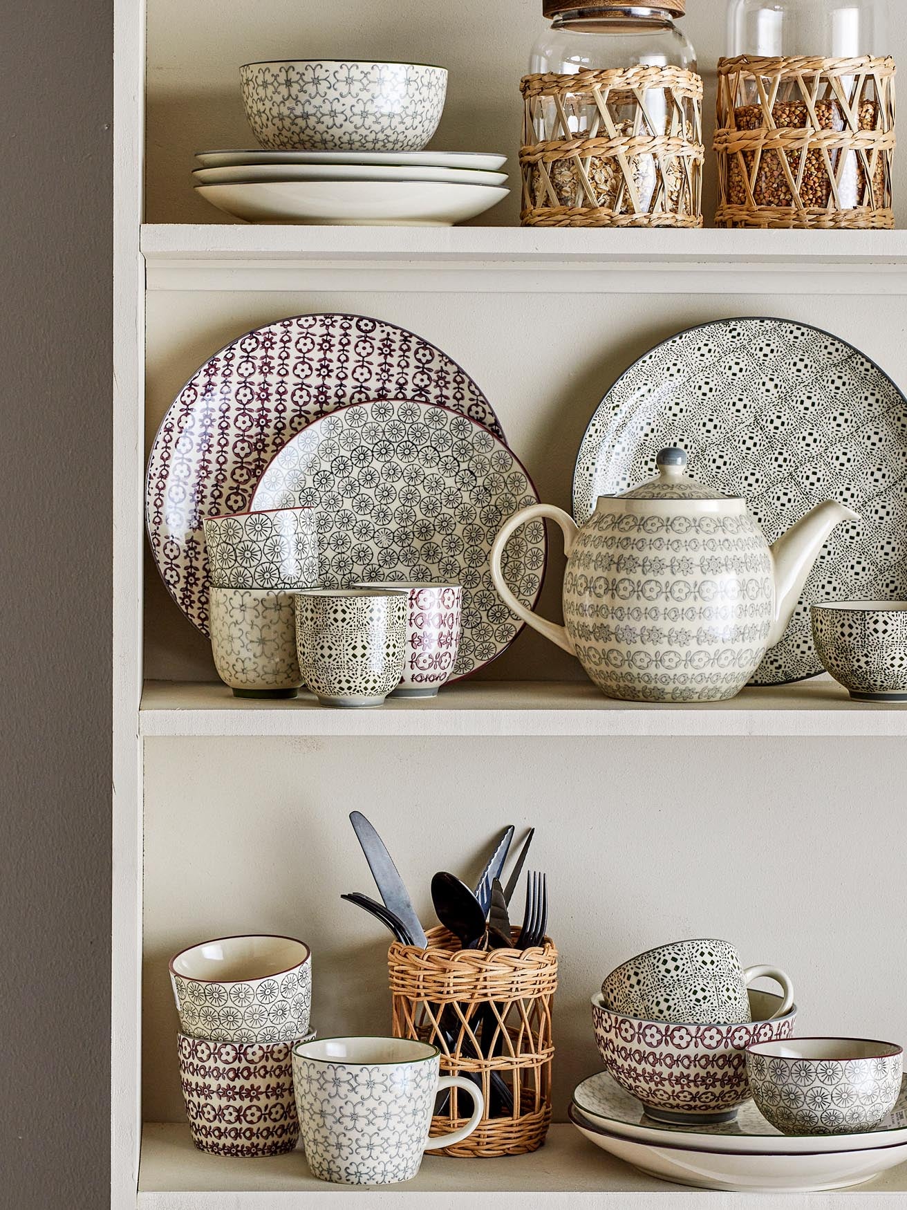 Karine Teller aus grünem Steingut von Bloomingville, skandinavisch.