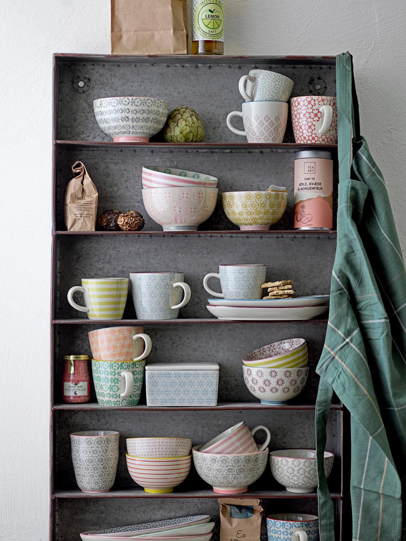 Patrizia Tasse Gelb: Elegantes Steingut-Design von Bloomingville.