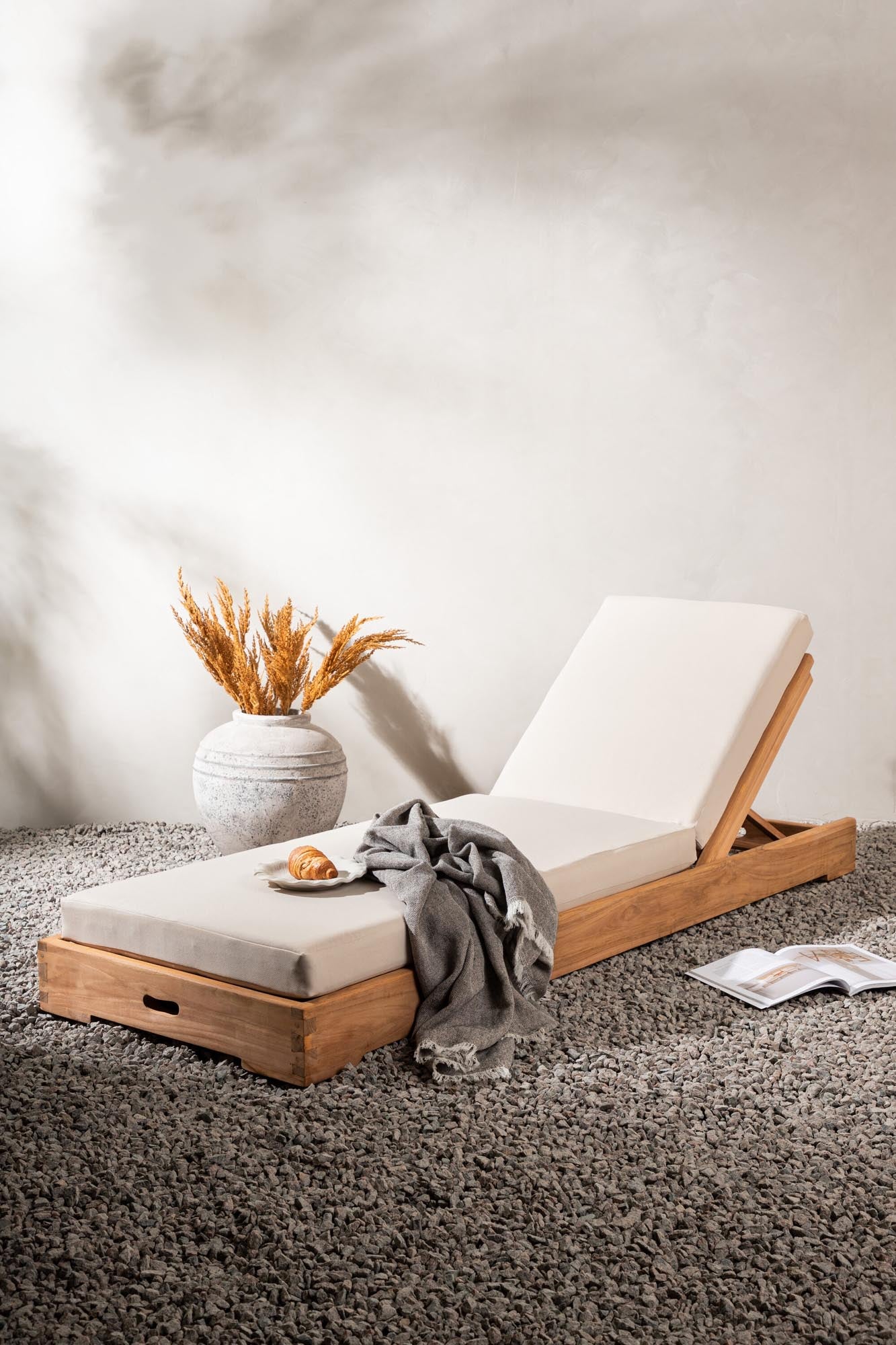 Entspannen Sie stilvoll auf der Kenya Sun Lounge von Venture Home.