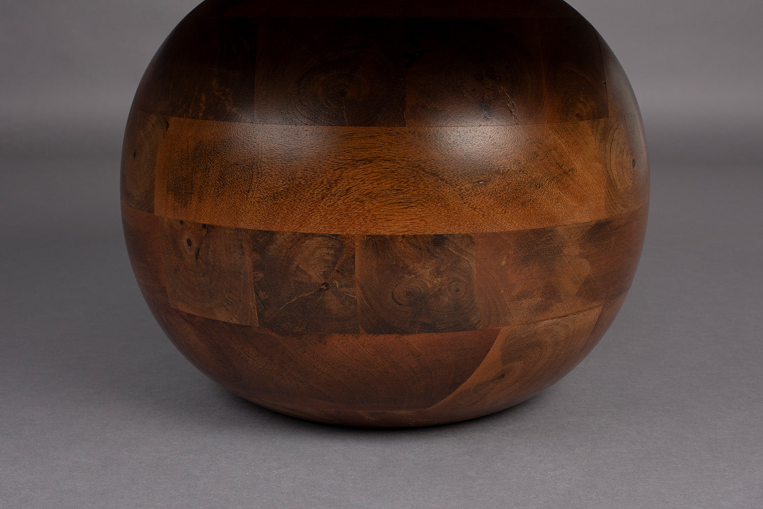 Couchtisch Oblivian: Elegantes Mangoholz im zeitlosen Retro-Design.