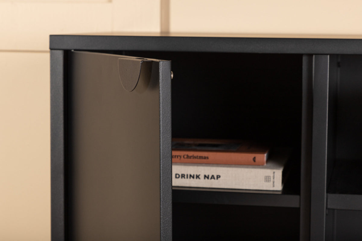 Piring TV-Ständer in Schwarz präsentiert im Onlineshop von KAQTU Design AG. TV-Möbel ist von Venture Home