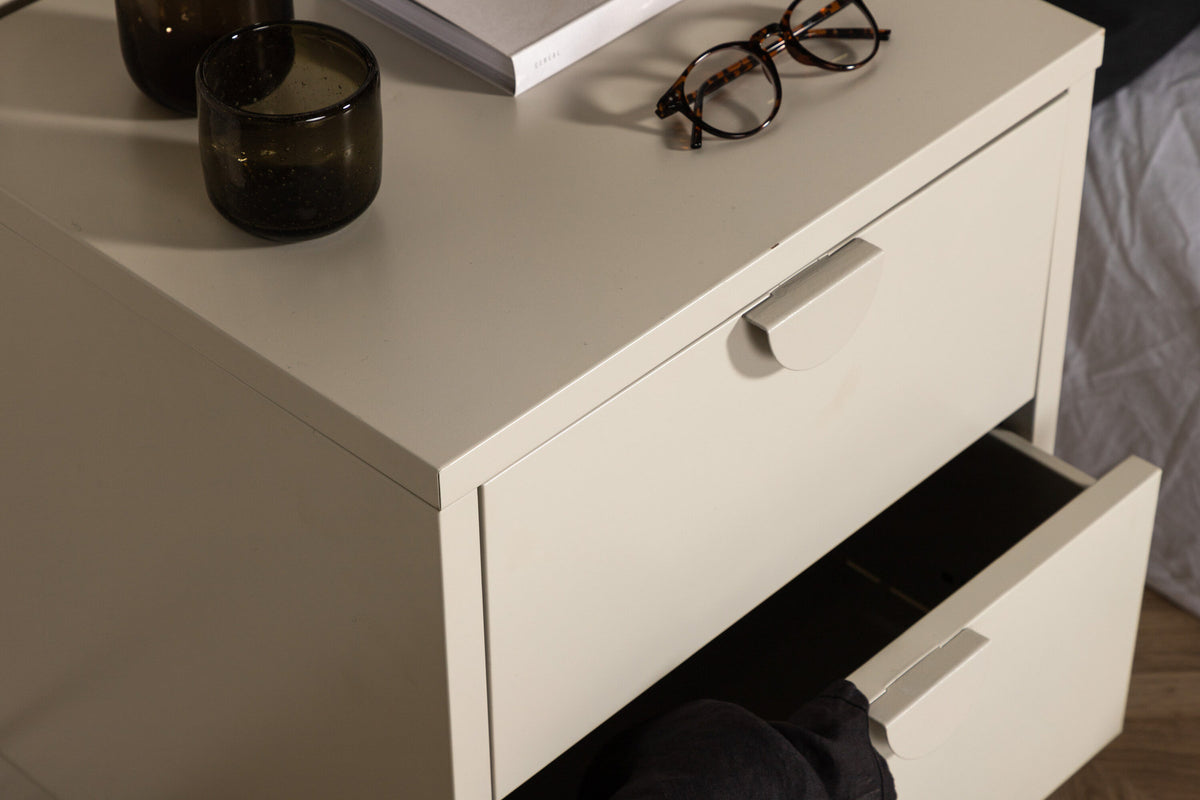Piring Drawer in Beige präsentiert im Onlineshop von KAQTU Design AG. Nachttisch ist von Venture Home