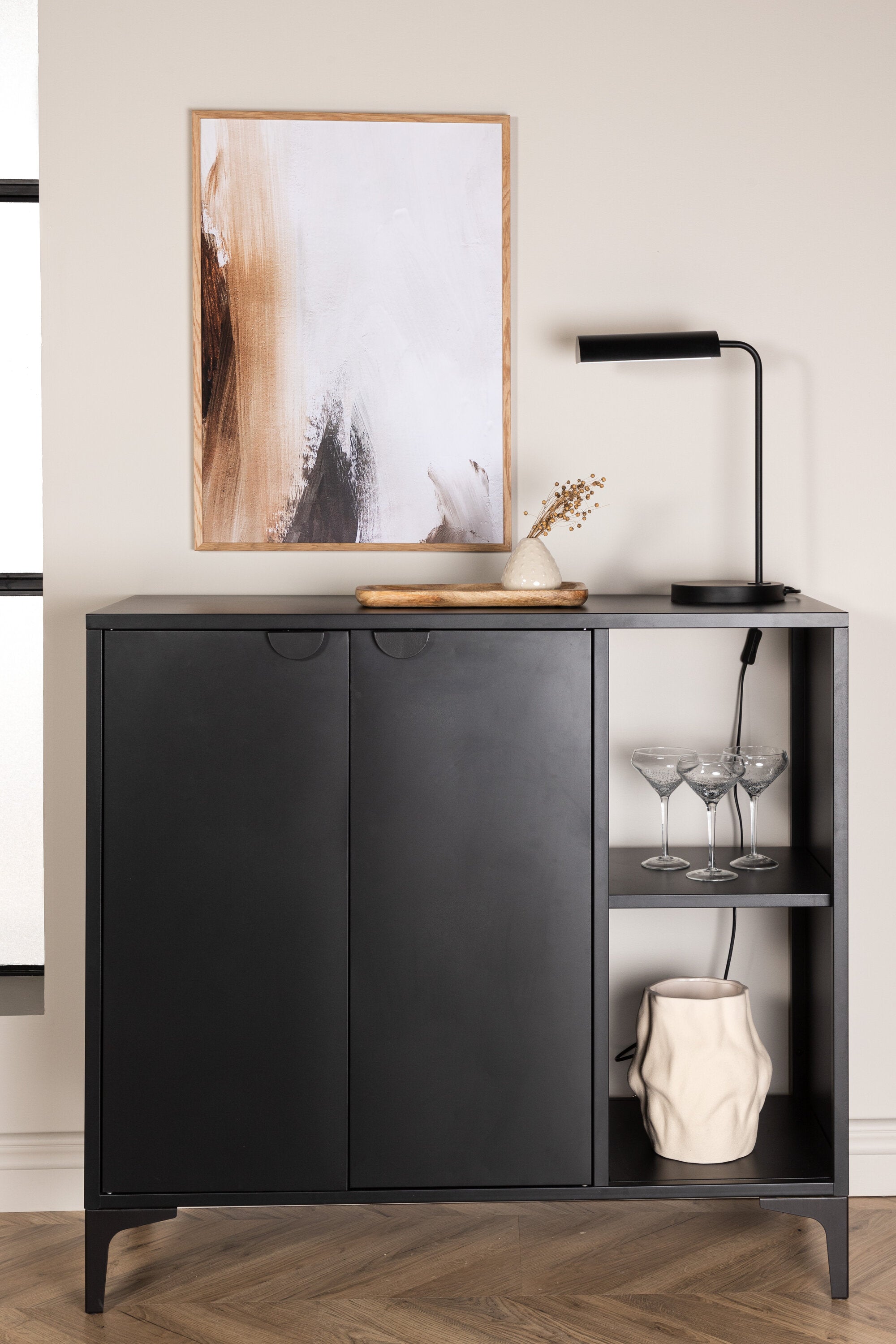 Piring Cabinet in Schwarz präsentiert im Onlineshop von KAQTU Design AG. Cabinet ist von Venture Home