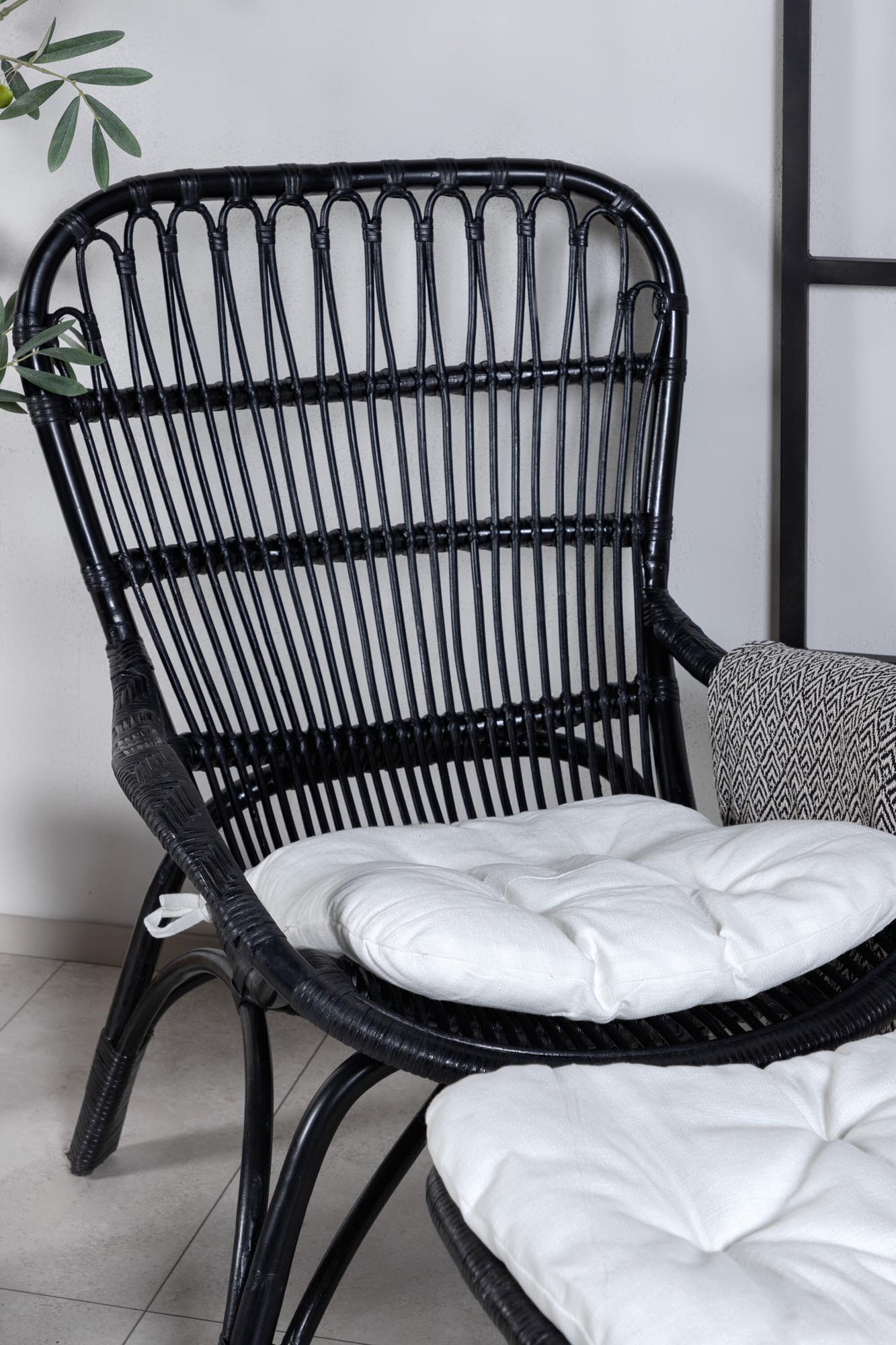 Ella Lounge Stuhl in Black präsentiert im Onlineshop von KAQTU Design AG. Outdoor-Sessel ist von Venture Home
