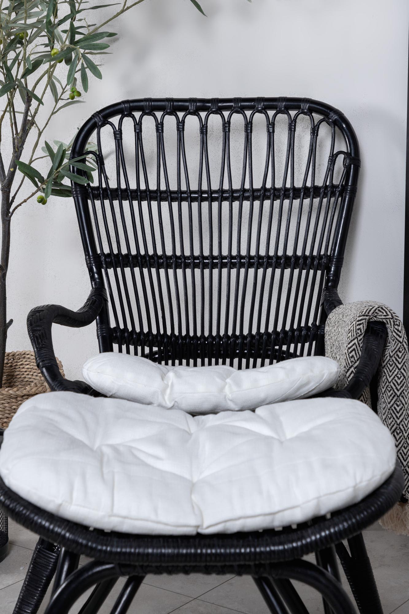 Ella Lounge Stuhl in Black präsentiert im Onlineshop von KAQTU Design AG. Outdoor-Sessel ist von Venture Home