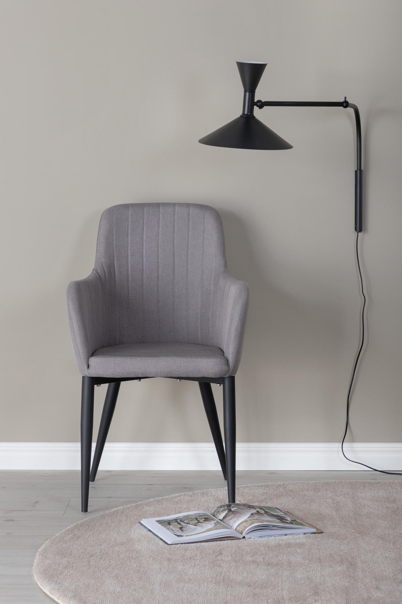 Comfort Stuhl in Grau/Schwarz präsentiert im Onlineshop von KAQTU Design AG. Stuhl mit Armlehne ist von Venture Home