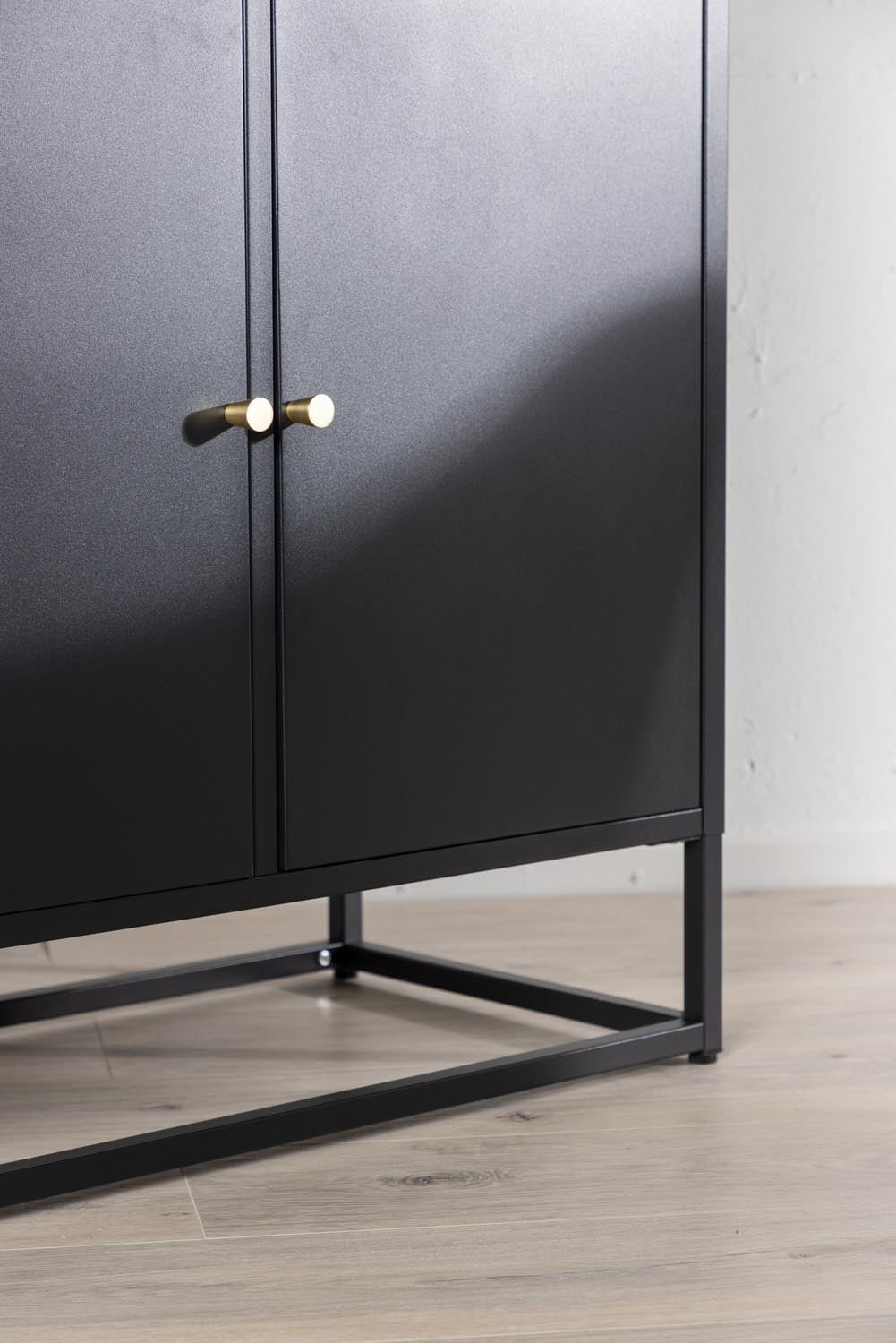 Bakal Cabinet in Schwarz präsentiert im Onlineshop von KAQTU Design AG. Cabinet ist von Venture Home