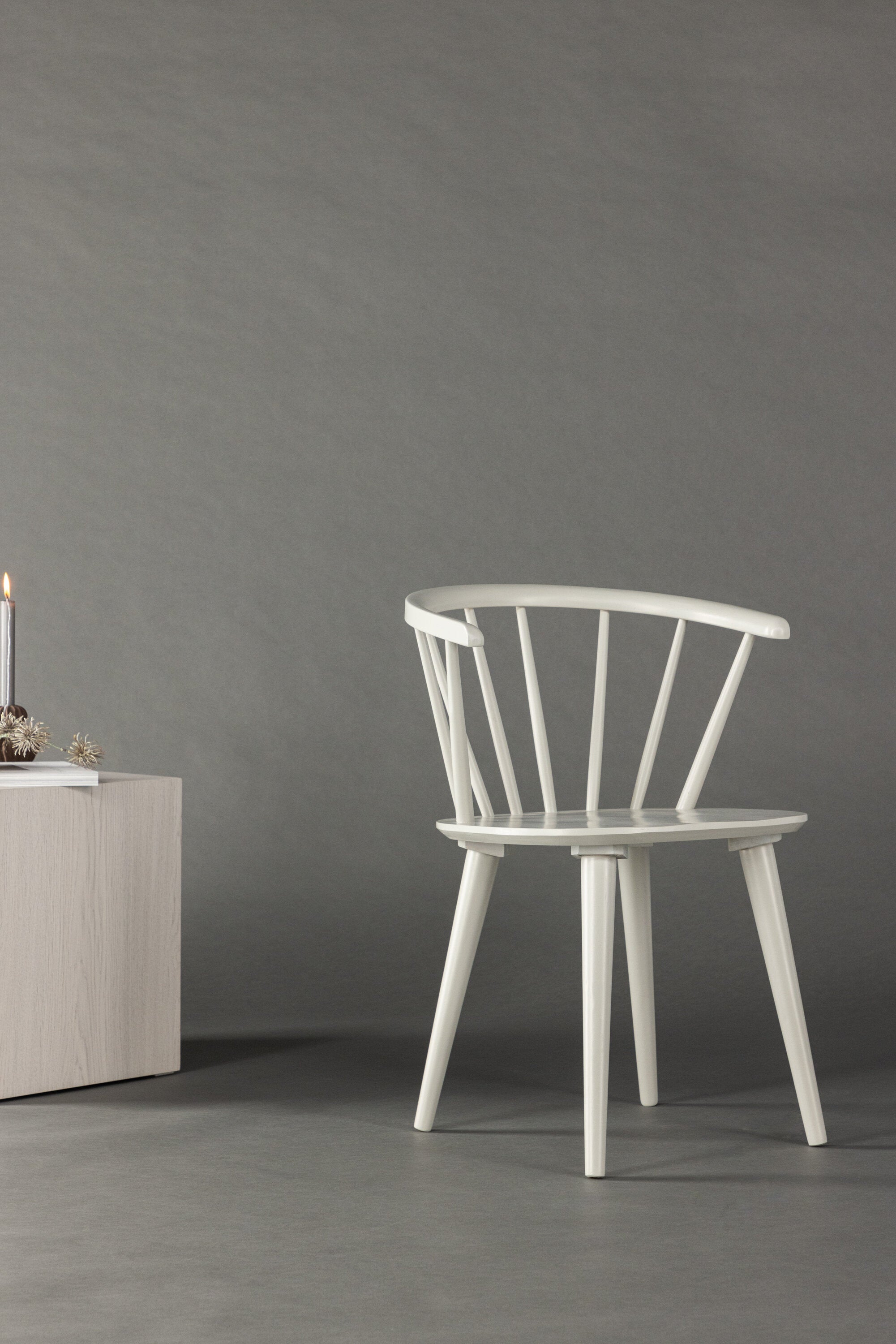 Bobby Esszimmerstuhl in Hellgrau präsentiert im Onlineshop von KAQTU Design AG. Stuhl ist von Venture Home