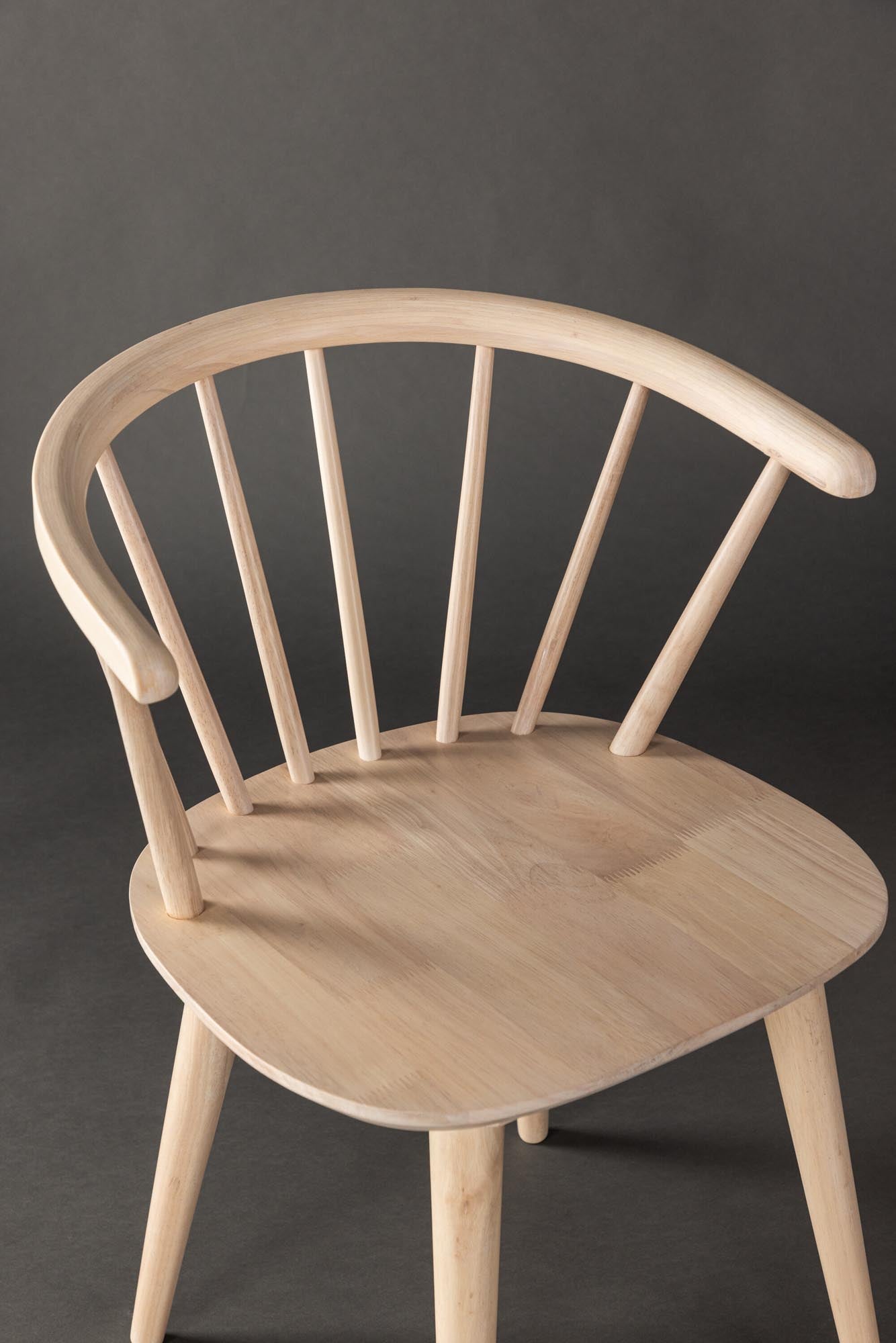 Moderner Bobby Stuhl: Komfort und Stil für Ihr Esszimmer.