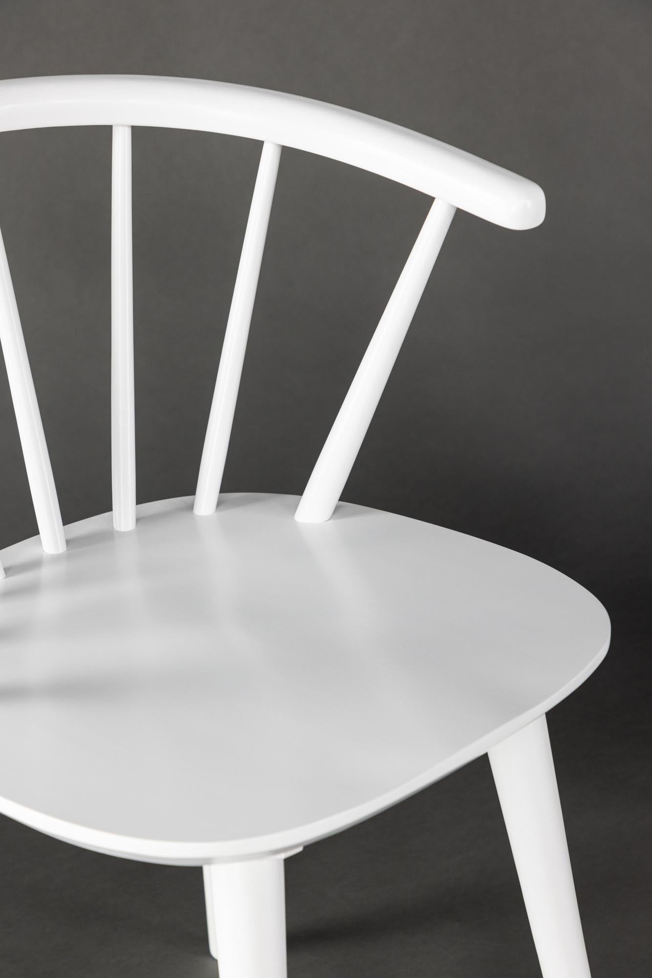 Entdecken Sie den Bobby Esszimmerstuhl von Venture Home: Ein elegantes, robustes Möbelstück aus Gummibaumholz, das Komfort und Stil vereint.