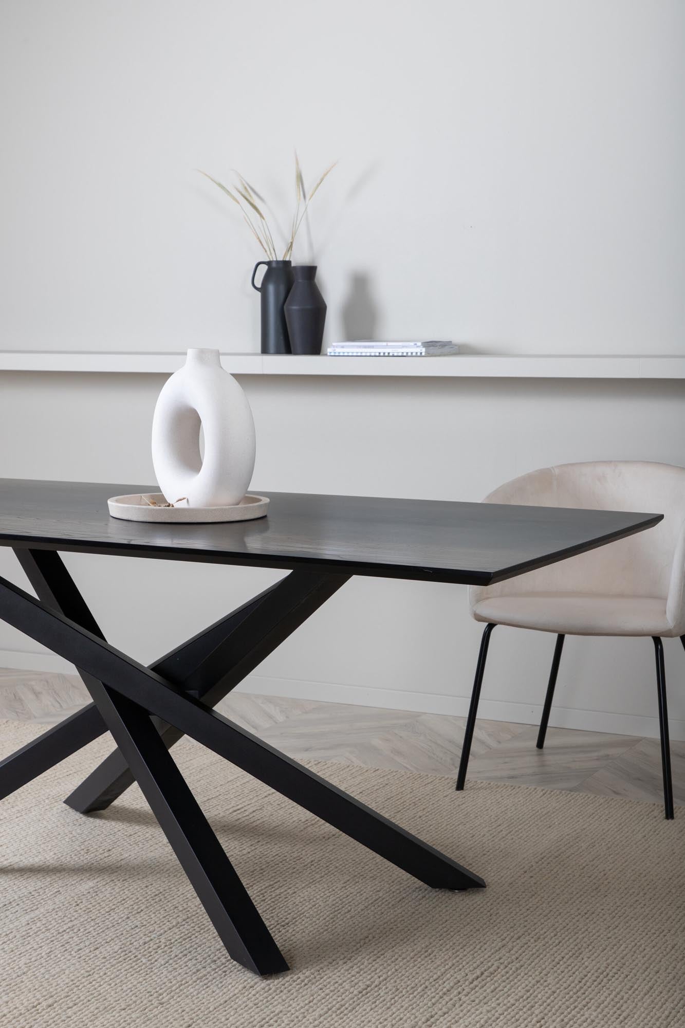 Piazza Esstisch in Schwarz präsentiert im Onlineshop von KAQTU Design AG. Esstisch ist von Venture Home