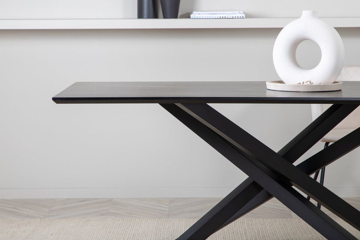 Piazza Esstisch in Schwarz präsentiert im Onlineshop von KAQTU Design AG. Esstisch ist von Venture Home