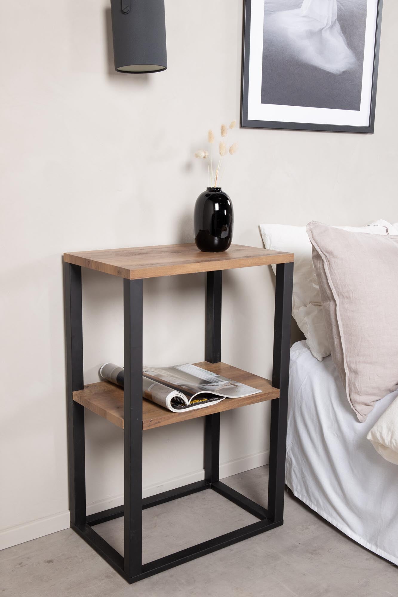 Rise Tisch in Schwarz präsentiert im Onlineshop von KAQTU Design AG. Nachttisch ist von Venture Home