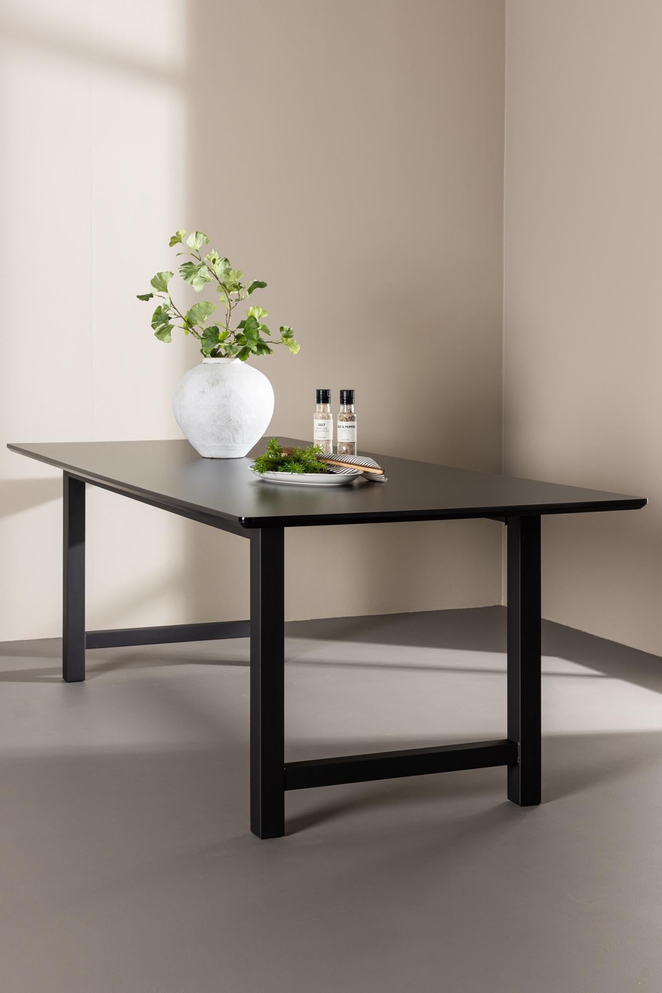 Moderner Count Tisch von Venture Home mit stilvollem Design.