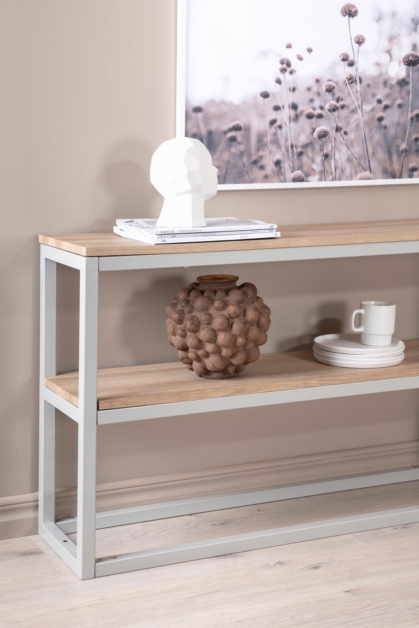 Eleganter Rise Beistelltisch von Venture Home: Hochwertige Materialien, harmonisches Design und praktische Regale für stilvolle Akzente in Ihrem Zuhause.