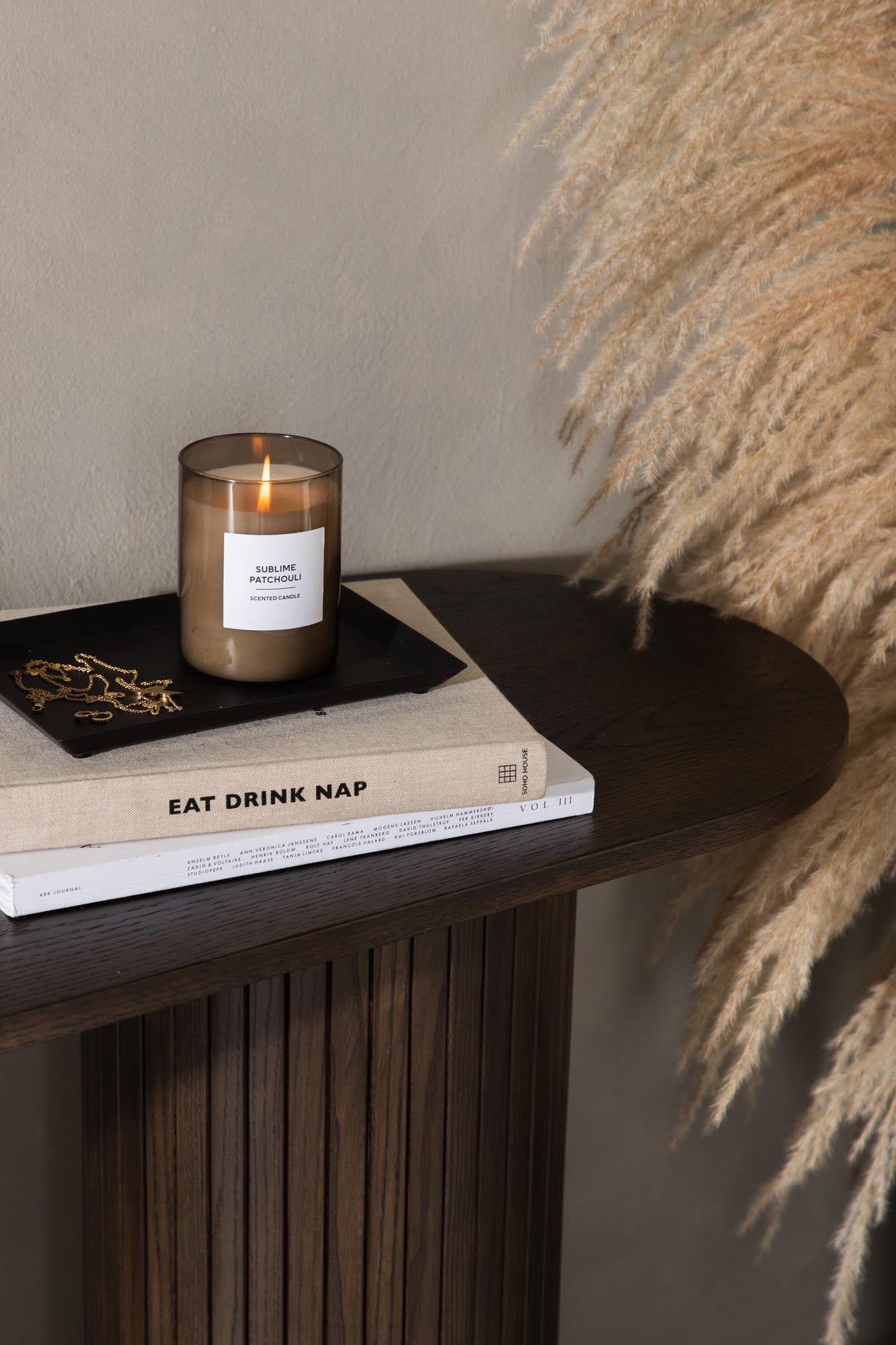 Bianca Konsolentisch von Venture Home in modernem Mocca-Design.