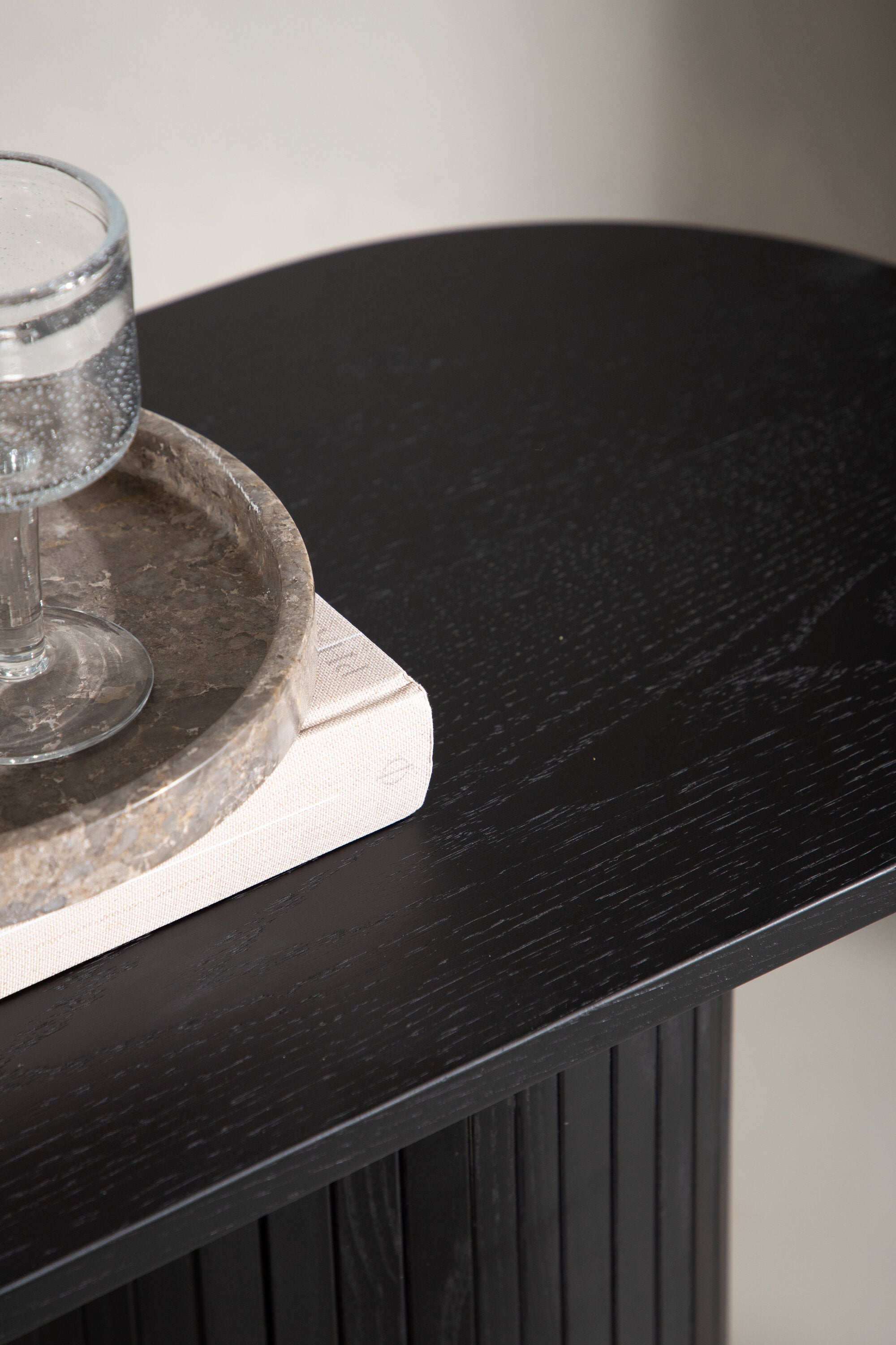 Bianca Coffee Tisch in Schwarz präsentiert im Onlineshop von KAQTU Design AG. Beistelltisch ist von Venture Home