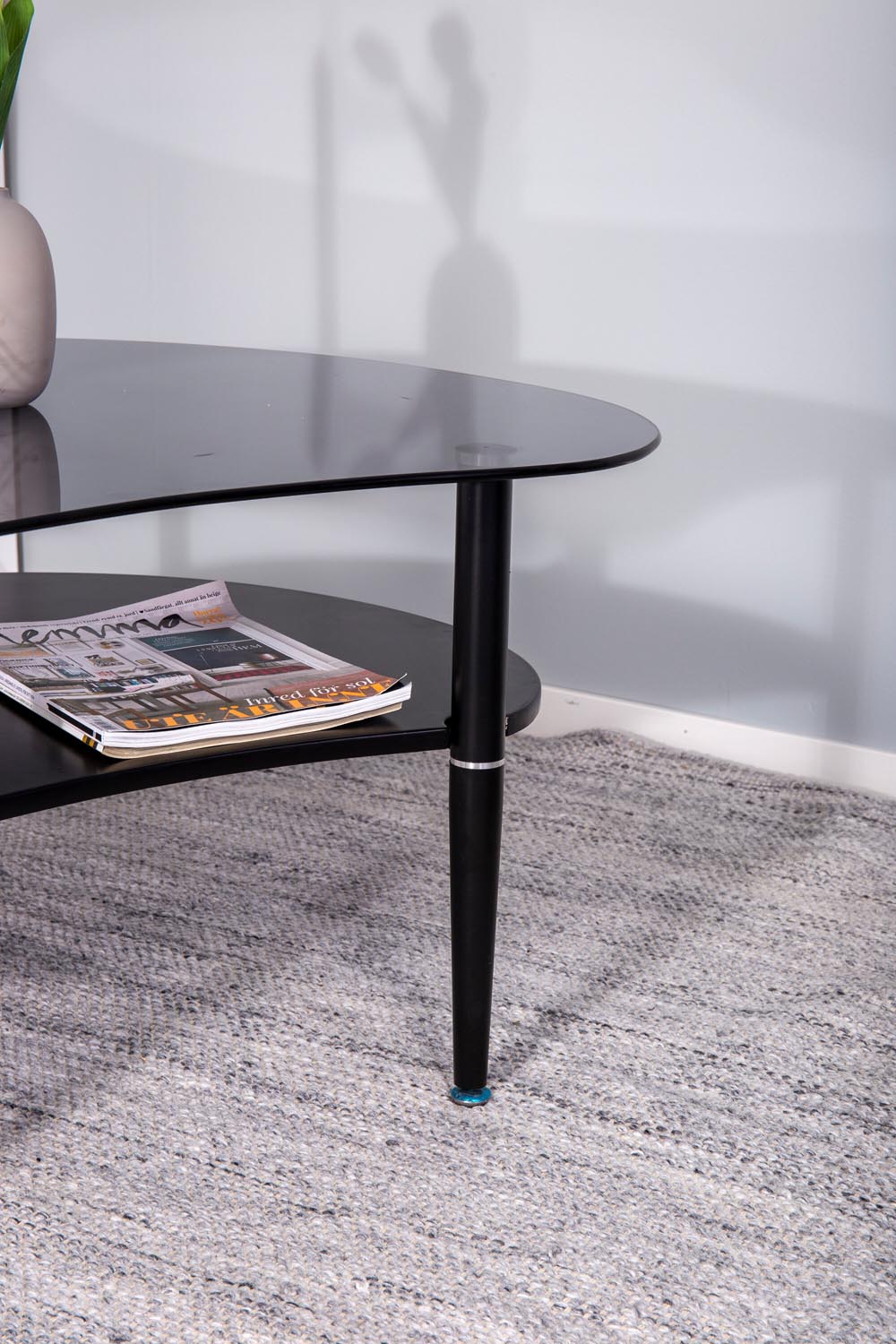 Egg Tisch in Schwarzgrau präsentiert im Onlineshop von KAQTU Design AG. Beistelltisch ist von Venture Home