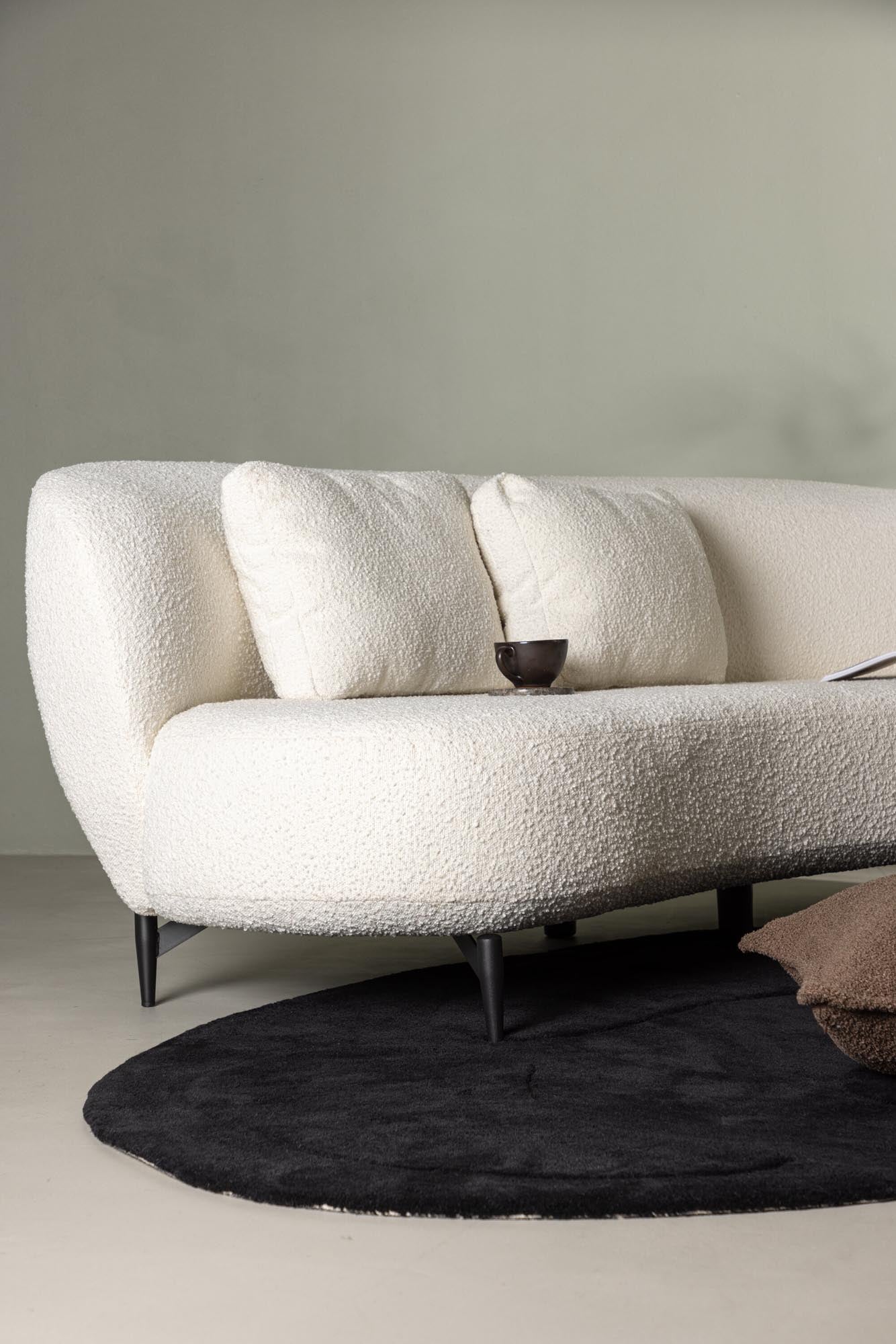 Stilvolles Luna Sofa mit 3 Sitzen von Venture Home in Beige.