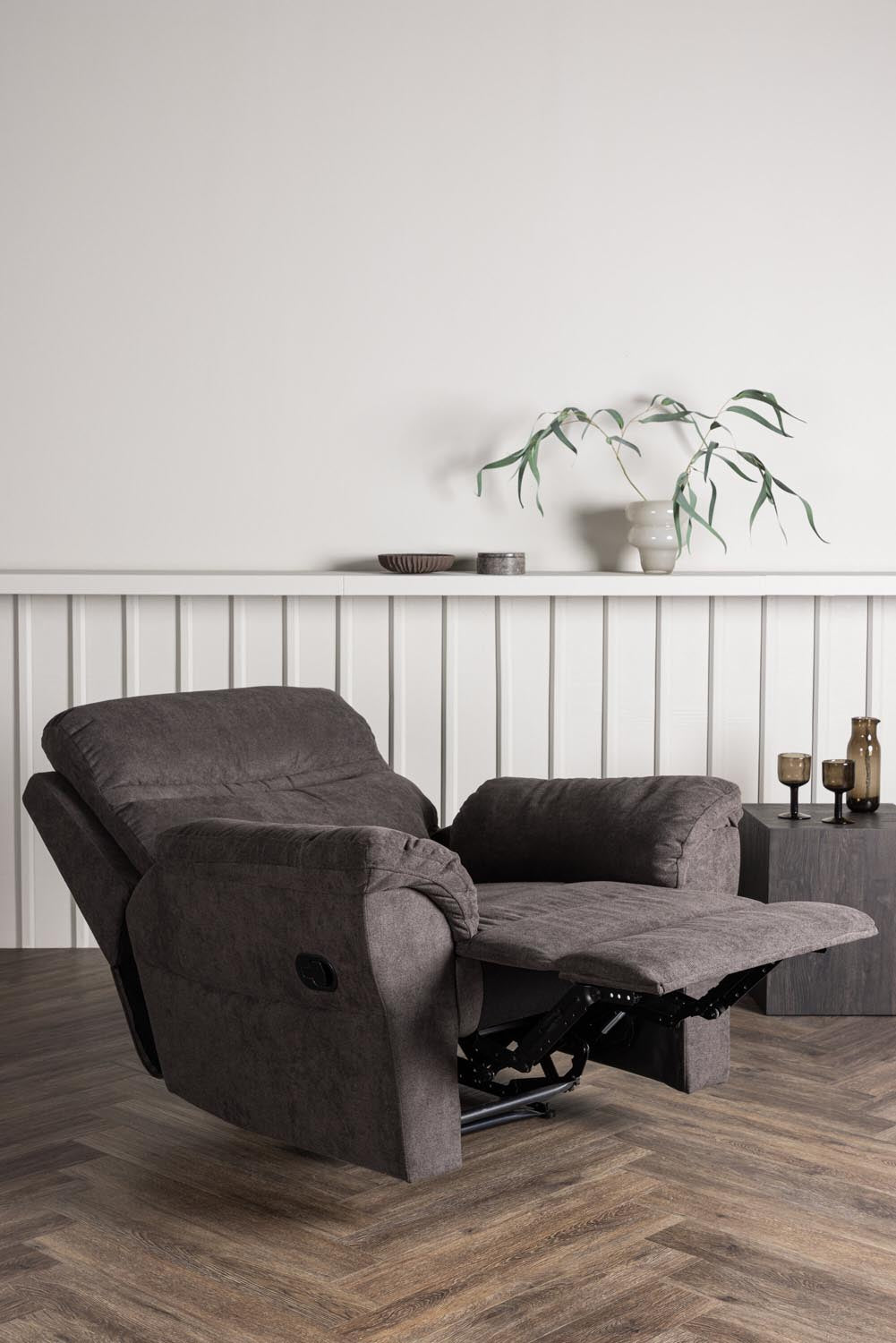 Taranto Sessel in Schwarz Braun präsentiert im Onlineshop von KAQTU Design AG. Sessel mit Armlehnen ist von Venture Home