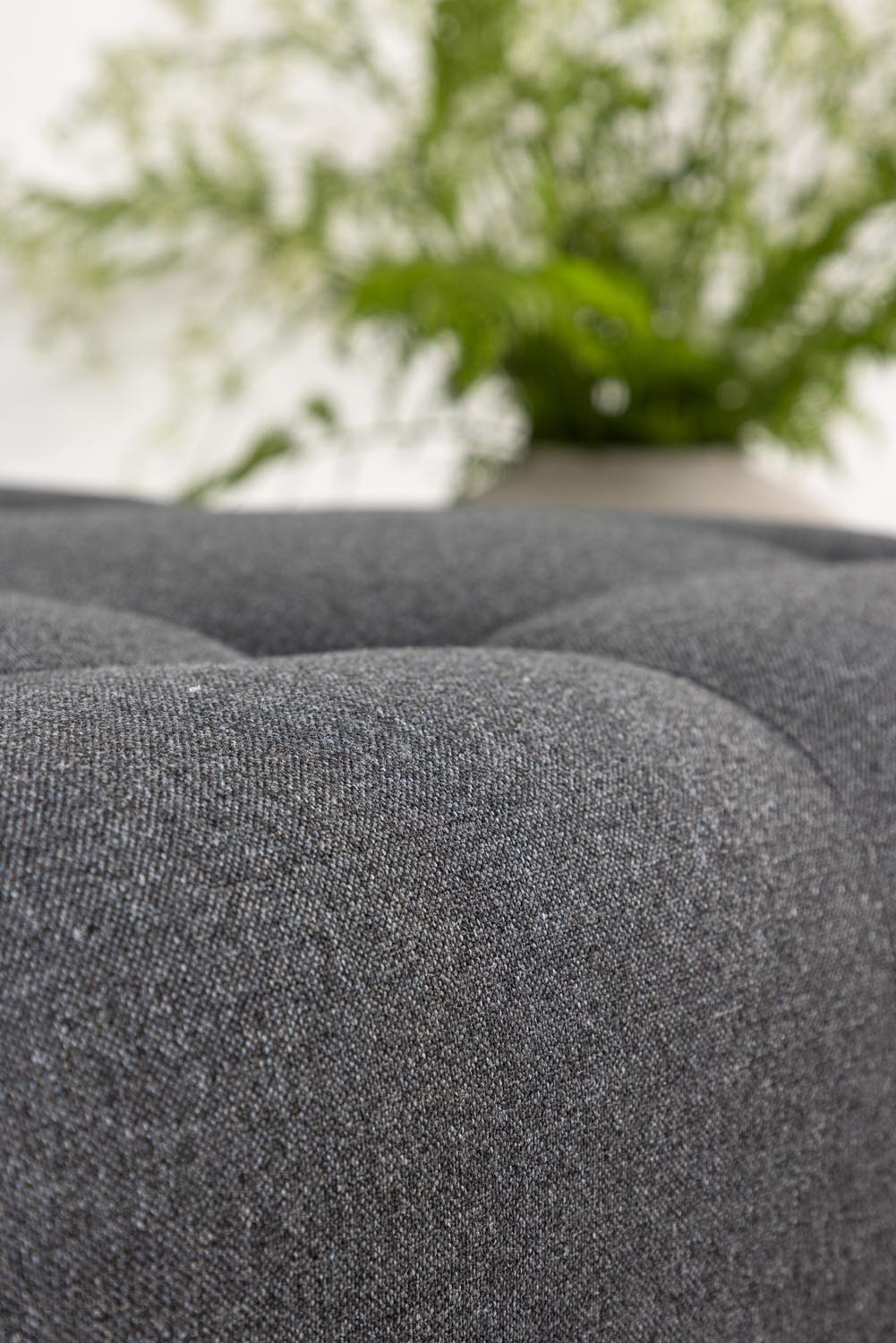 Turiner Hocker in Dunkelgrau präsentiert im Onlineshop von KAQTU Design AG. Pouf ist von Venture Home