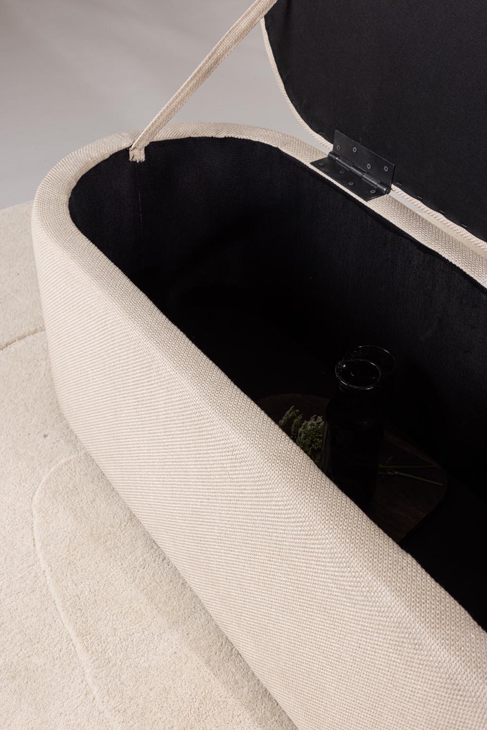 Potenza Ottoman in Cremefarben präsentiert im Onlineshop von KAQTU Design AG. Ottoman ist von Venture Home