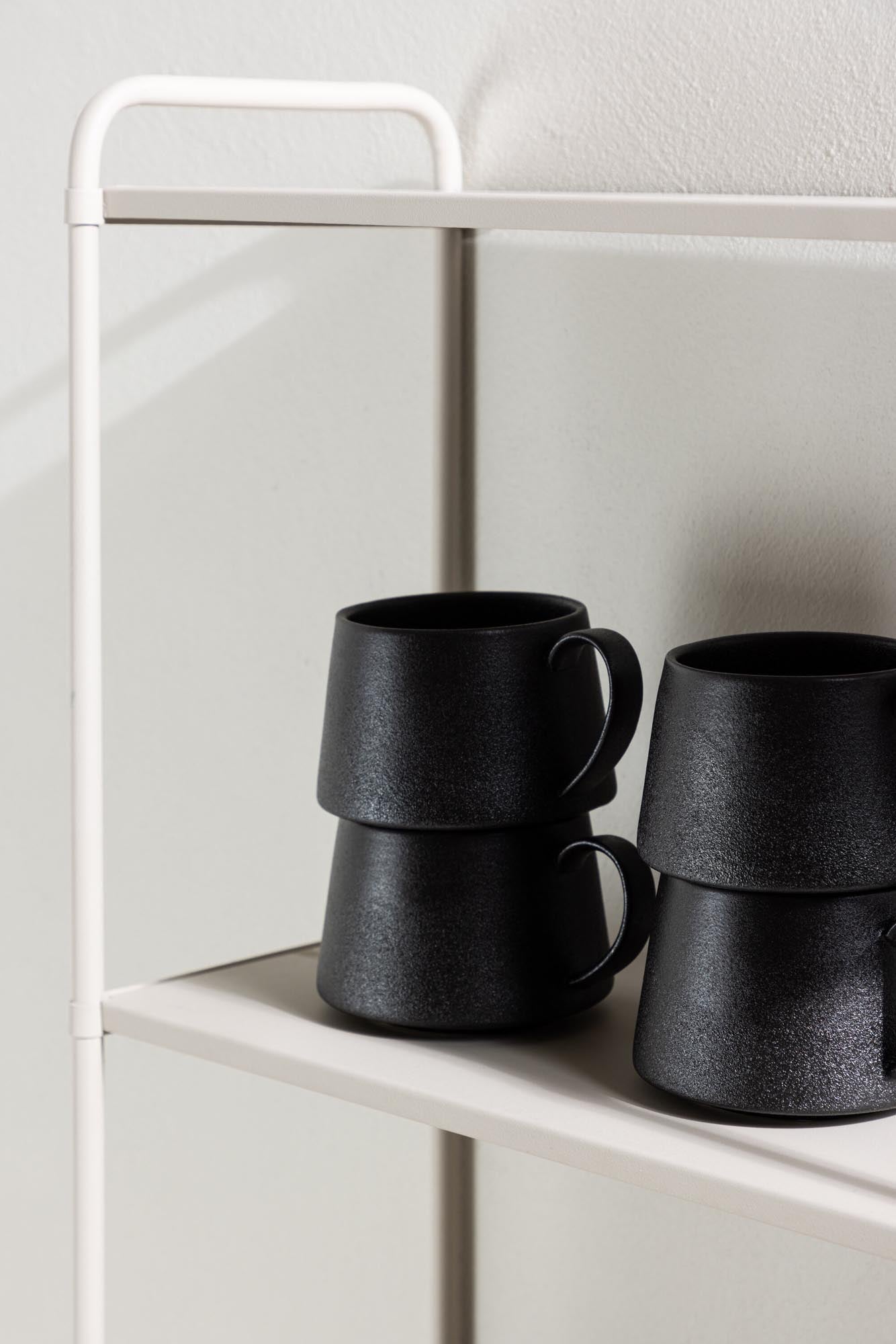 Lyon Regal: Stilvolles Eisenregal für Ihre Schätze, mit drei geräumigen Ablagen für Bücher, Pflanzen und mehr.