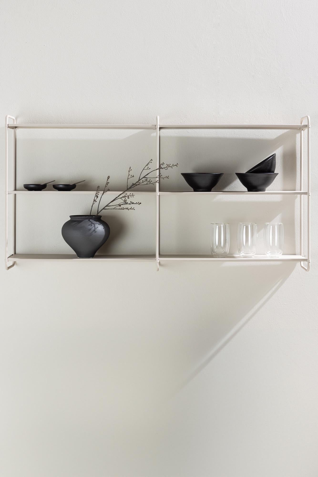 Lyon Regal: Stilvolles Eisenregal für Ihre Schätze, mit drei geräumigen Ablagen für Bücher, Pflanzen und mehr.