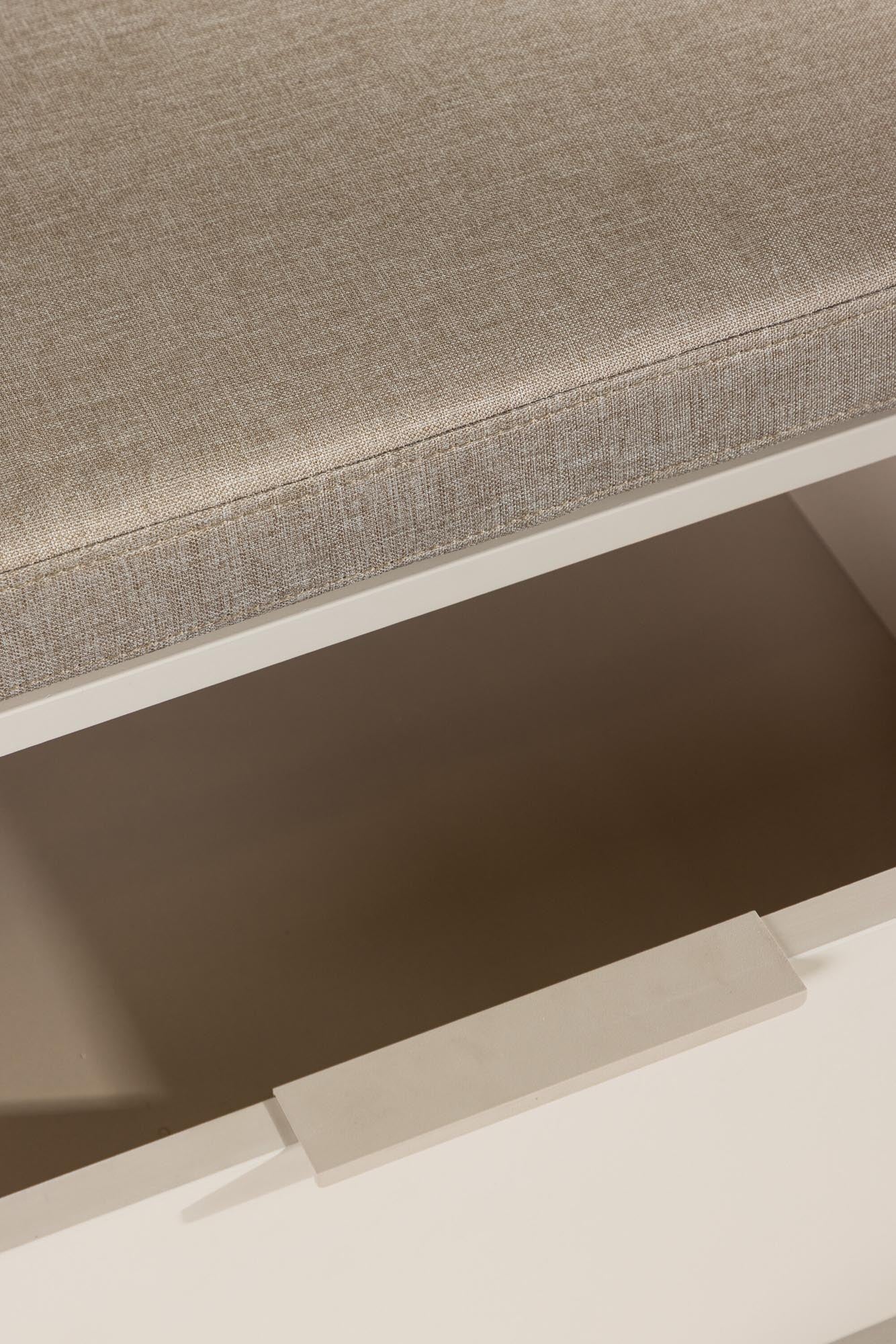 Komfortable Nice Kissenbank von Venture Home für stilvolles Wohnen.