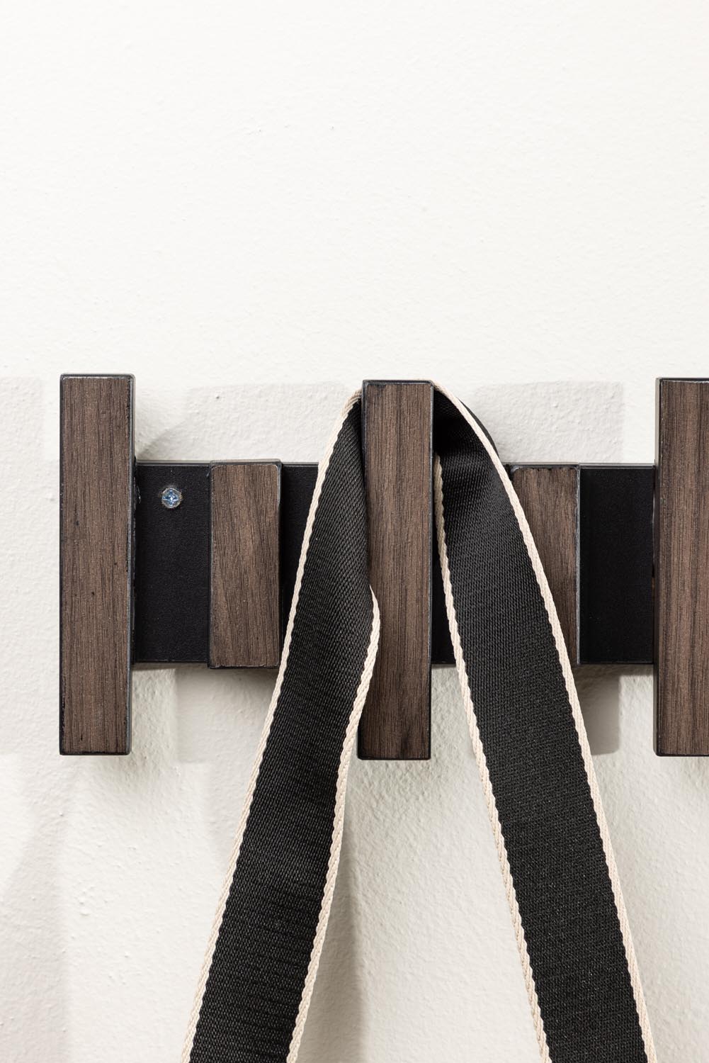 Nimes Hänger in Schwarz/Mokka präsentiert im Onlineshop von KAQTU Design AG. Kleiderbügler ist von Venture Home