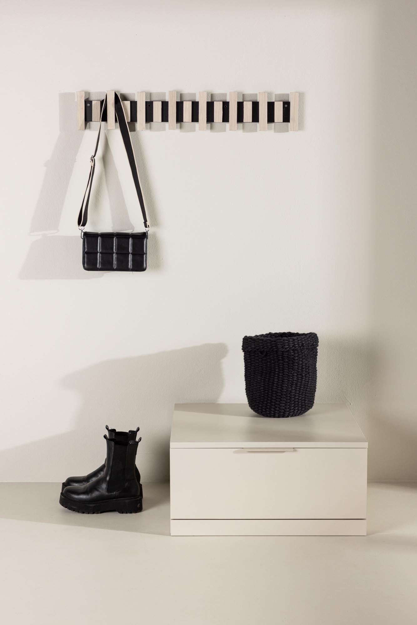 Stilvolles Nice Cabinet von Venture Home: Perfekte Aufbewahrungslösung.