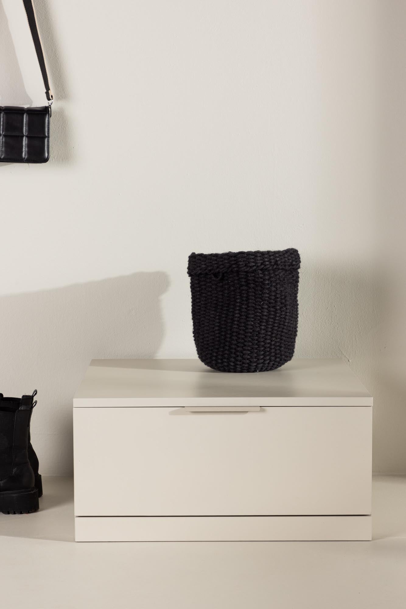 Elegantes Nice Cabinet von Venture Home: Vielseitig und funktional.