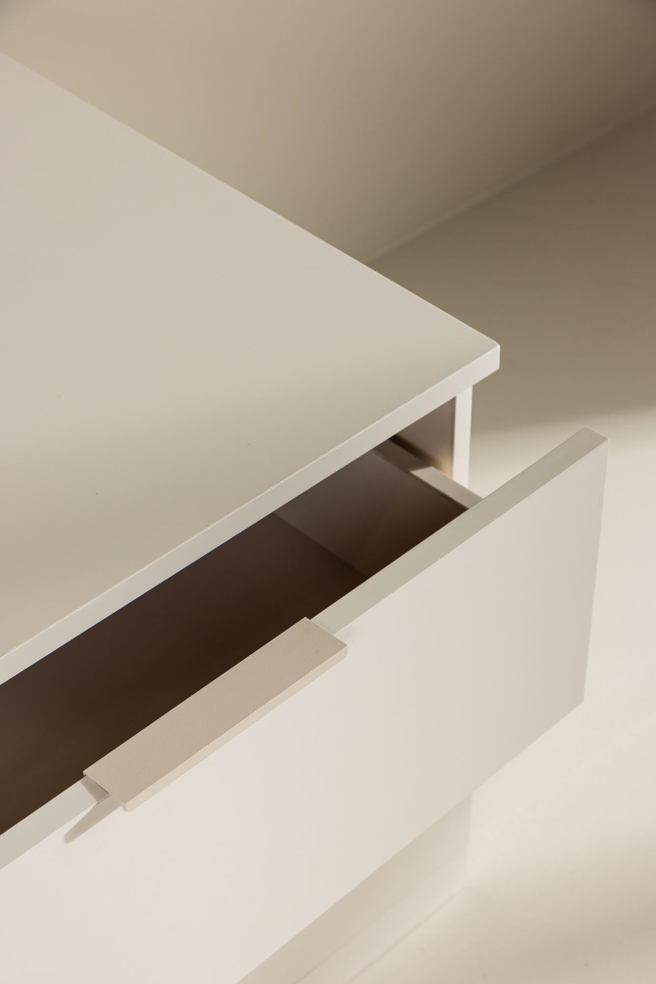 Elegantes Nice Cabinet: Perfekte Symbiose aus Stil und Funktion.