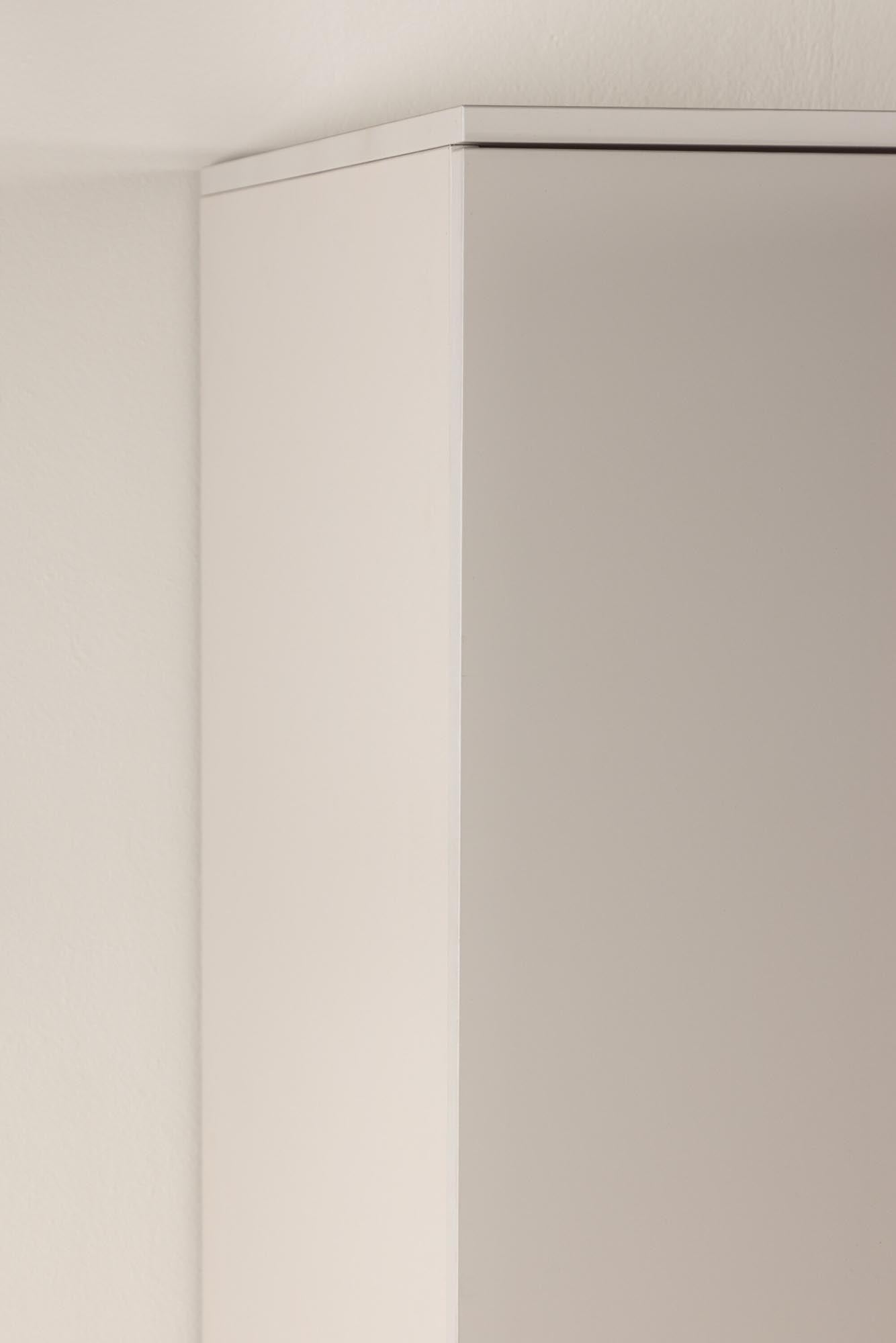 Moderner Nice Gardrobe von Venture Home: Stilvolle Raumorganisation.