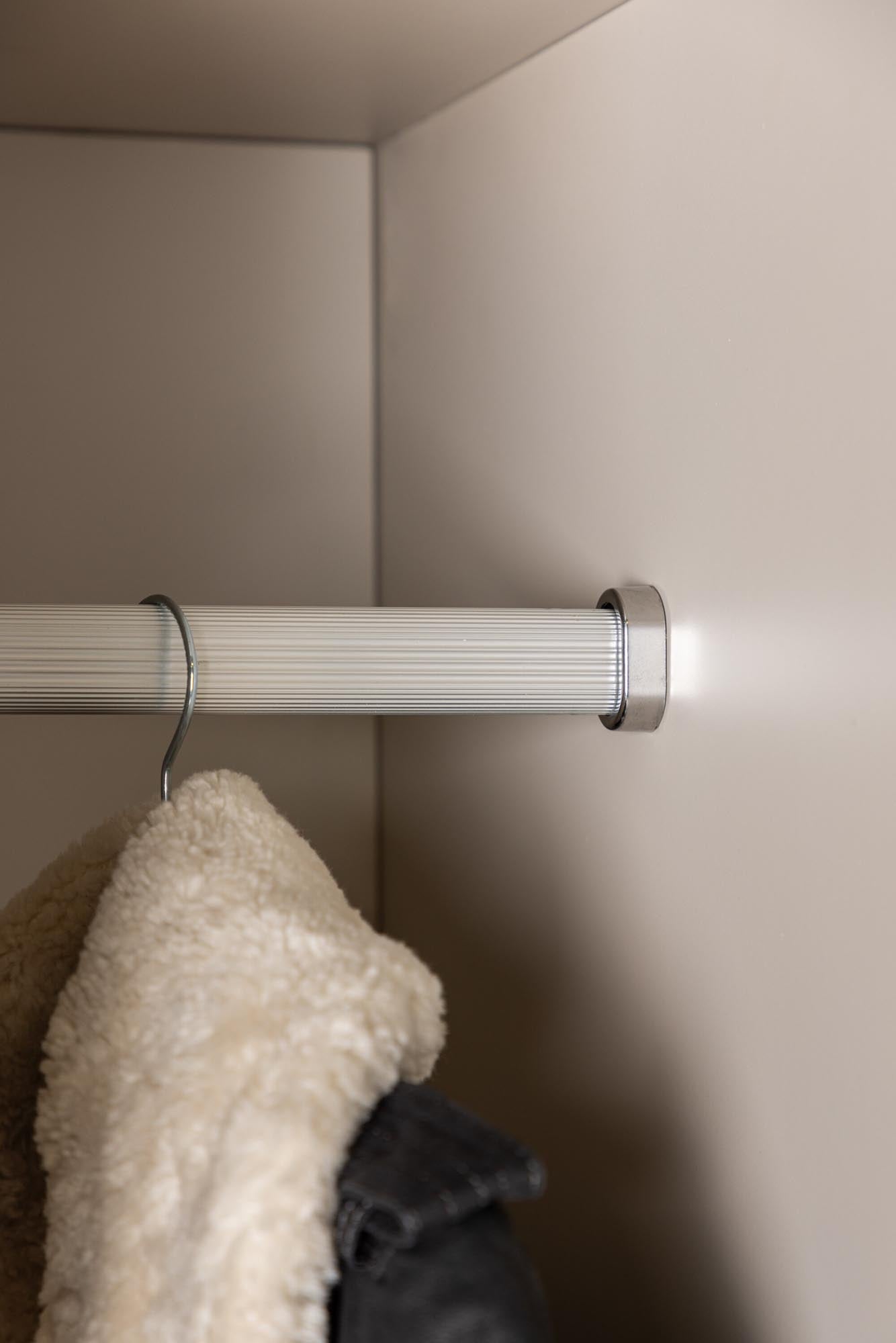 Elegante Garderobe von Venture Home: Praktisch und stilvoll zugleich.