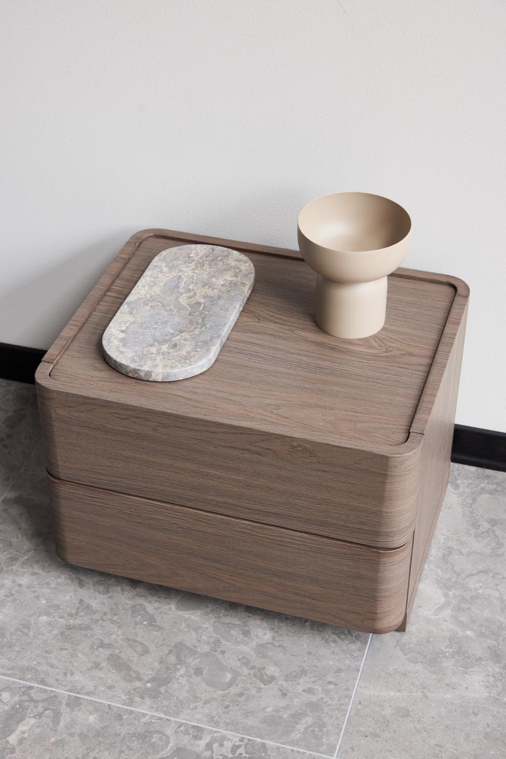 Noble Nachttisch in Mocca präsentiert im Onlineshop von KAQTU Design AG. Korpus ist von Venture Home