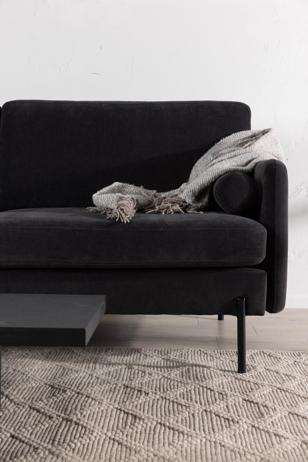 Antibes 3 Sitzer Sofa in Dunkelgrau präsentiert im Onlineshop von KAQTU Design AG. 2er Sofa ist von Venture Home