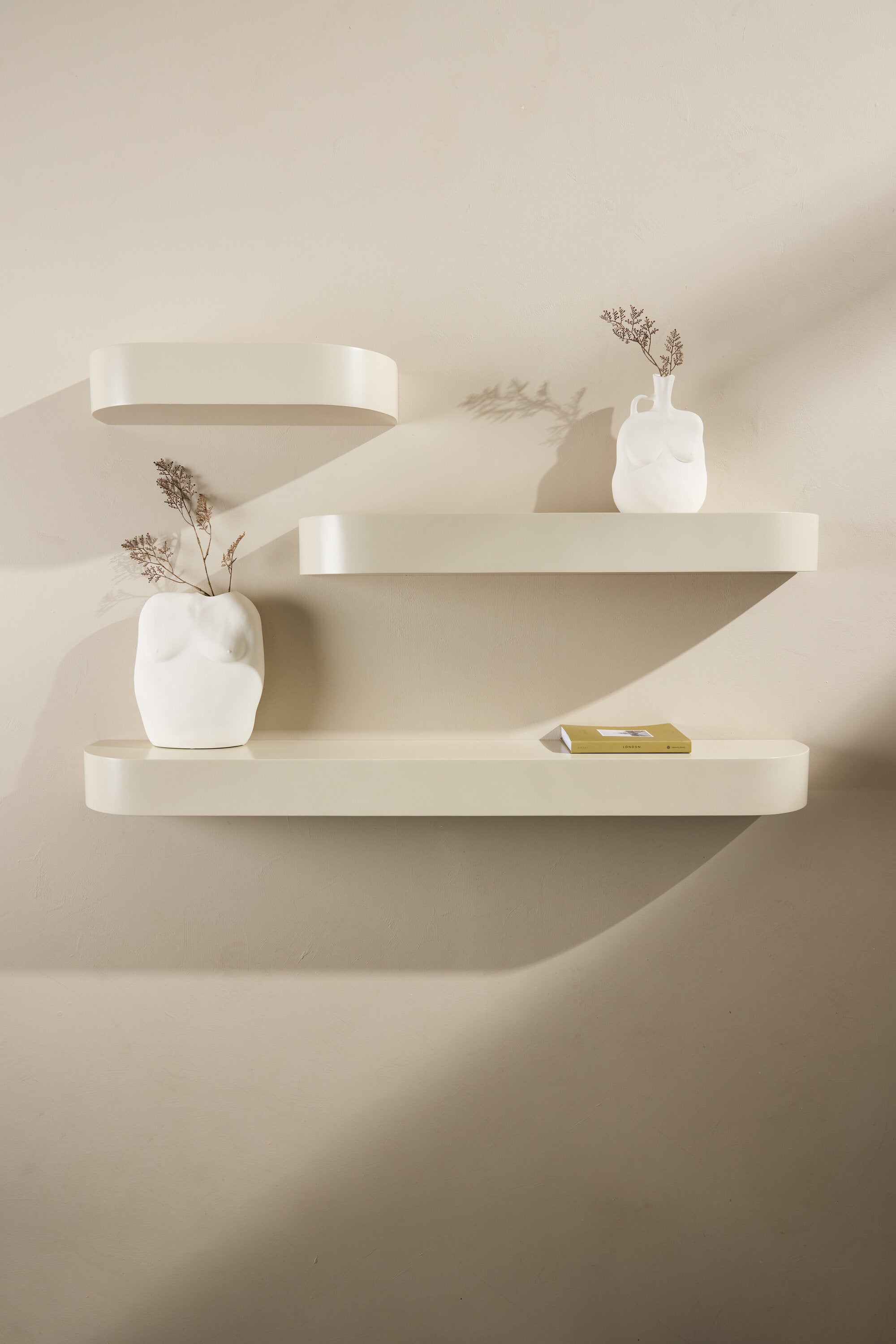 Glow Hyllor Wandregal in Beige präsentiert im Onlineshop von KAQTU Design AG. Wandregal ist von Venture Home