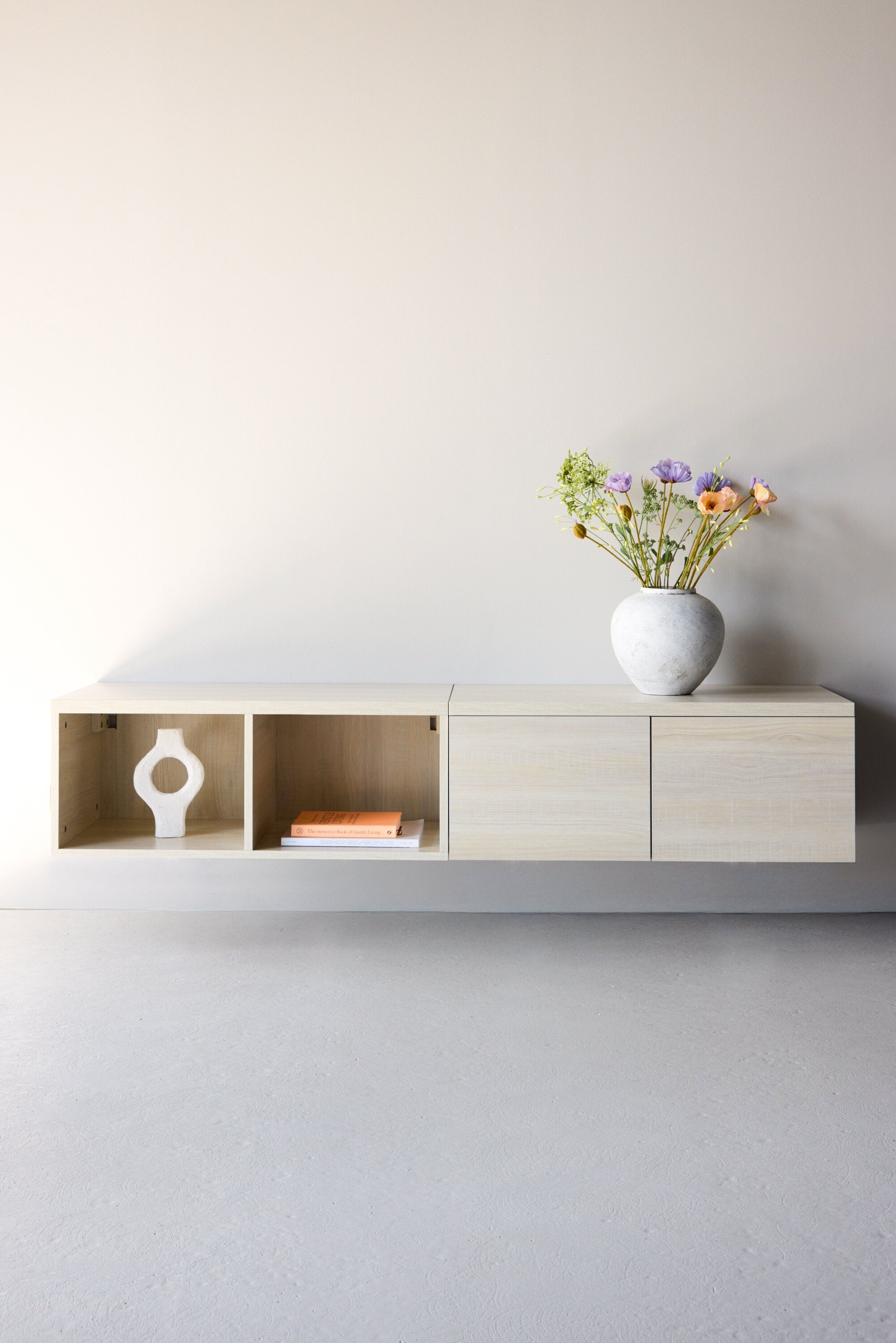 Nomi TV-Sideboard in Whitewash präsentiert im Onlineshop von KAQTU Design AG. TV-Möbel ist von Venture Home