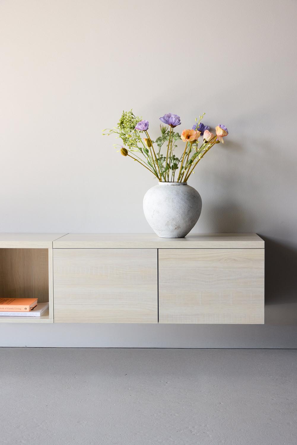 Nomi TV-Sideboard in Whitewash präsentiert im Onlineshop von KAQTU Design AG. TV-Möbel ist von Venture Home